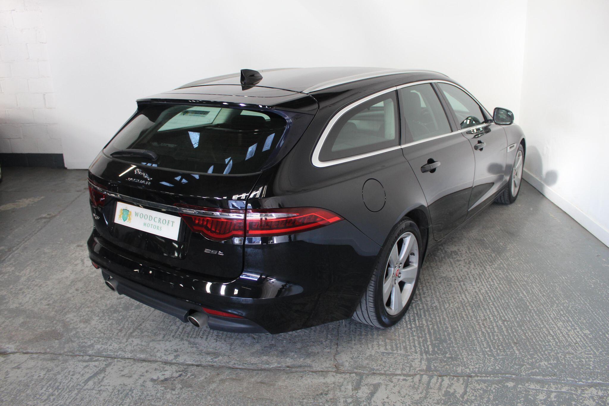 Jaguar XF view 8