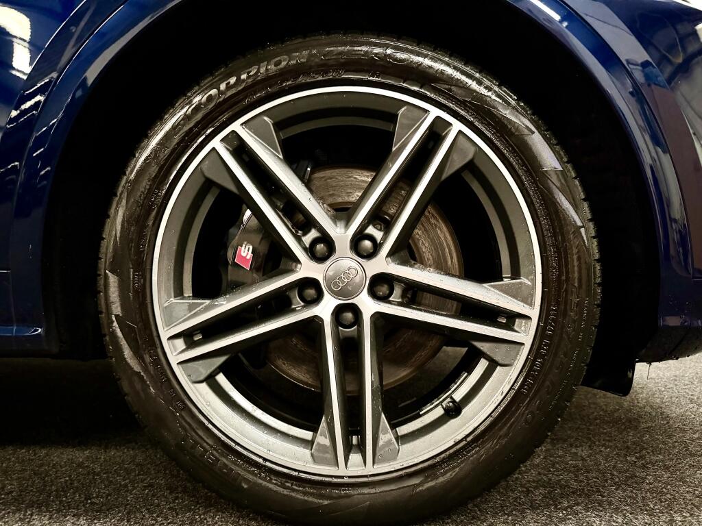 Audi SQ5 view 11