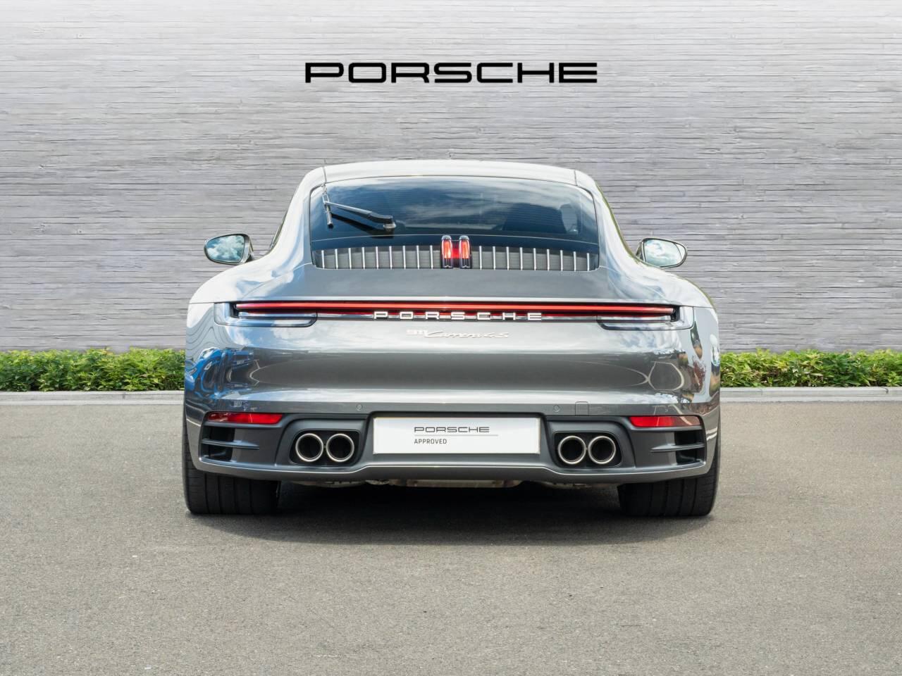 Porsche 911 view 7