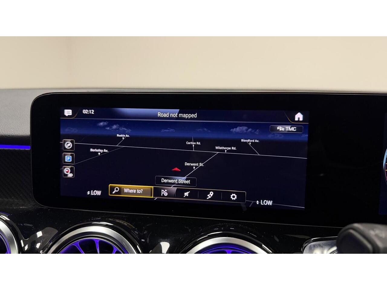 Mercedes-Benz GLB view 27