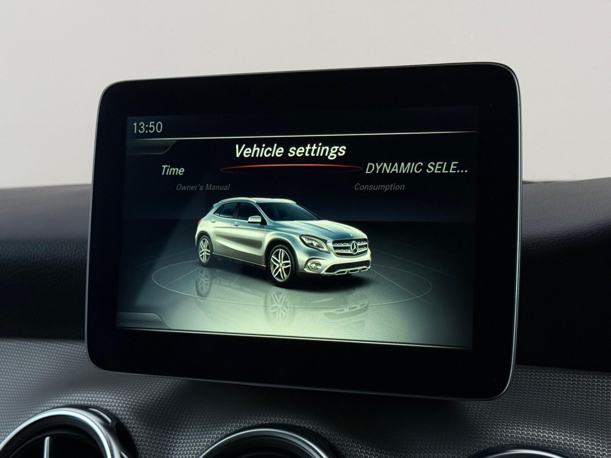 Mercedes-Benz Gla view 29