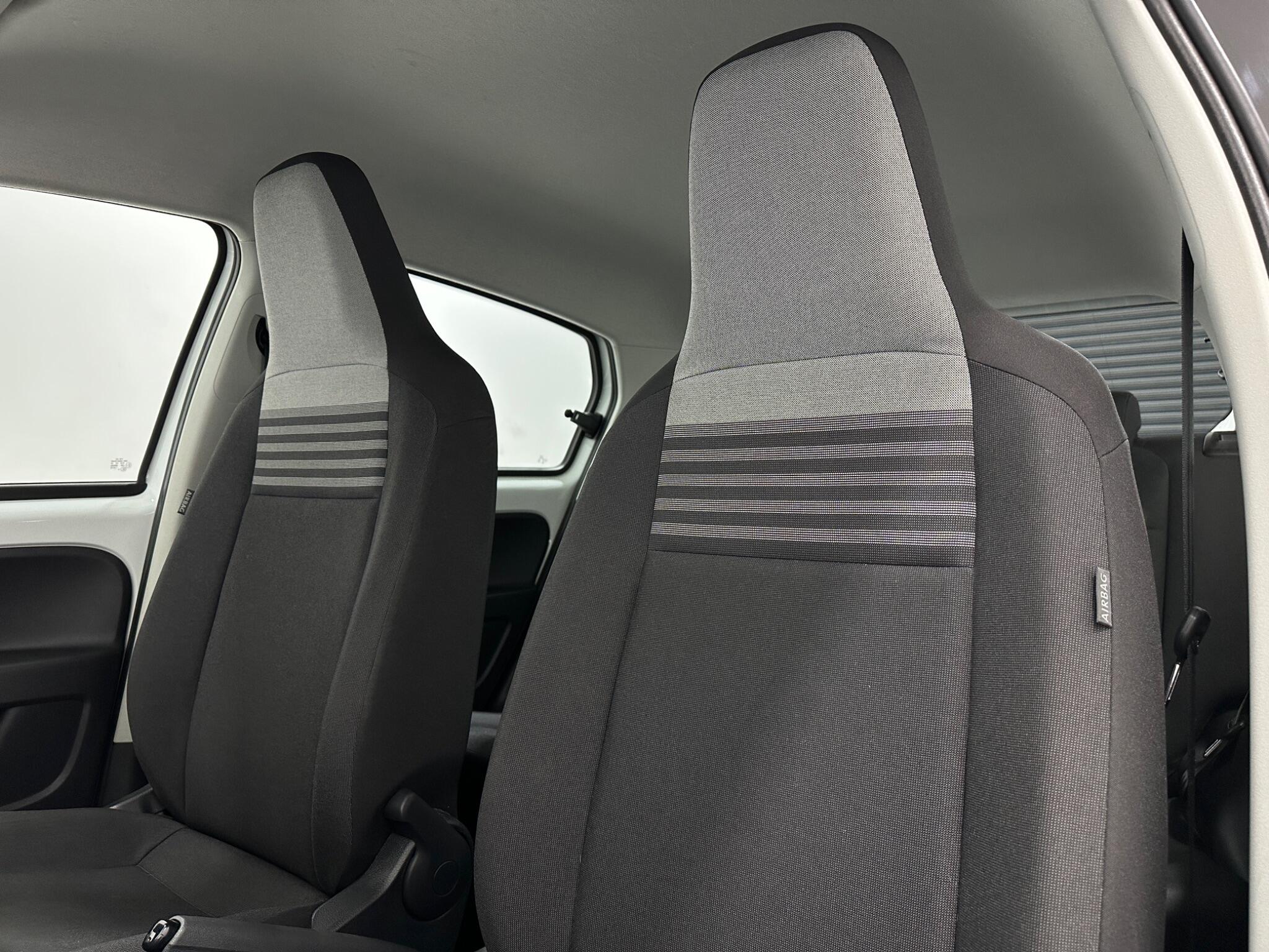 Volkswagen Up! view 30