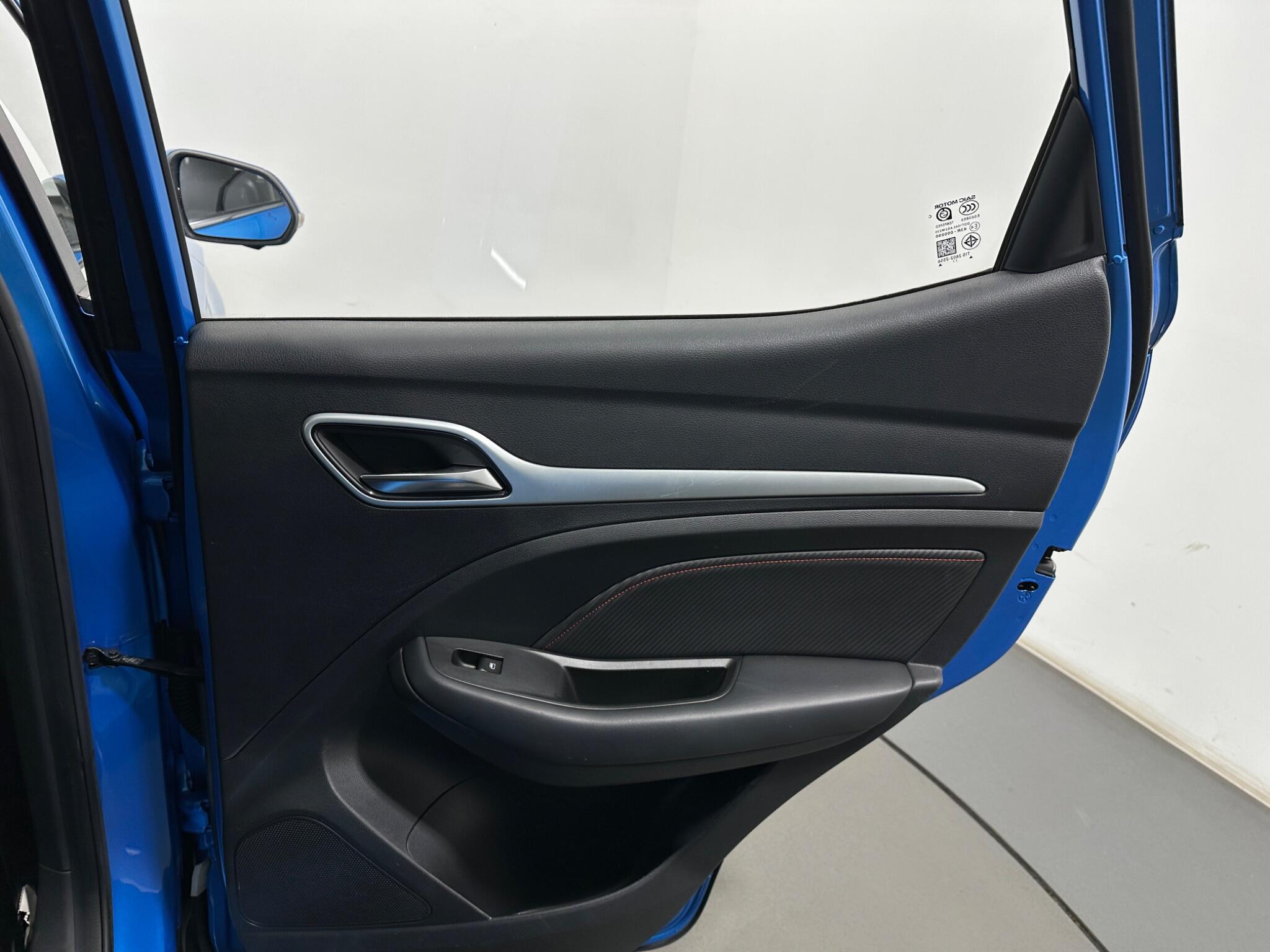 MG ZS view 43