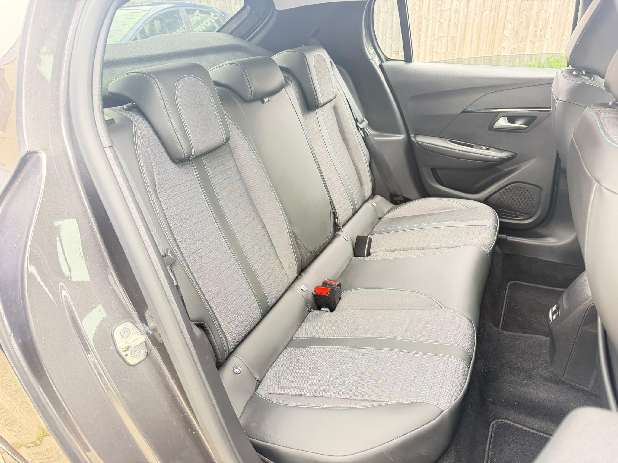 Peugeot 208 view 16