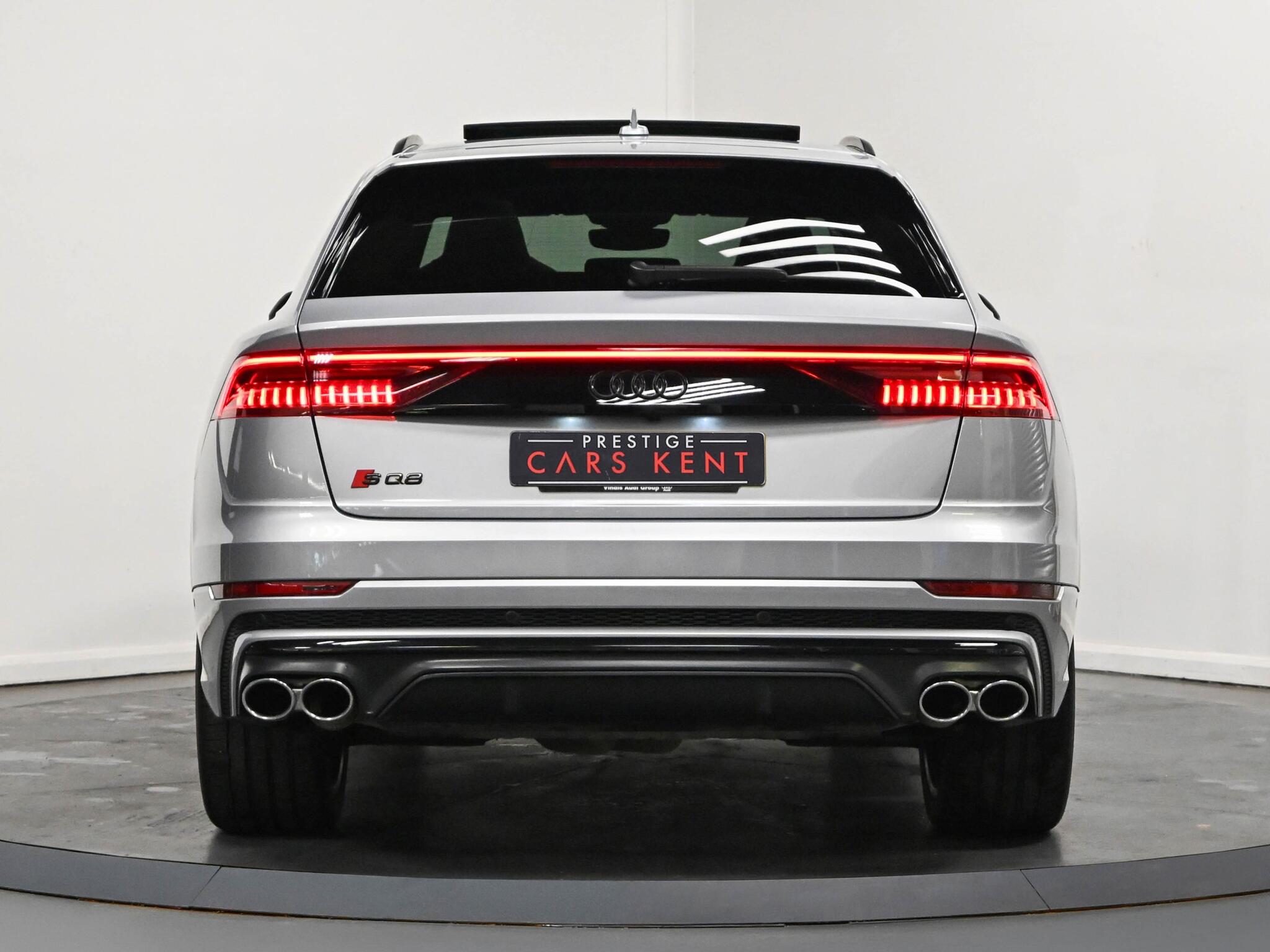 Audi SQ8 view 24