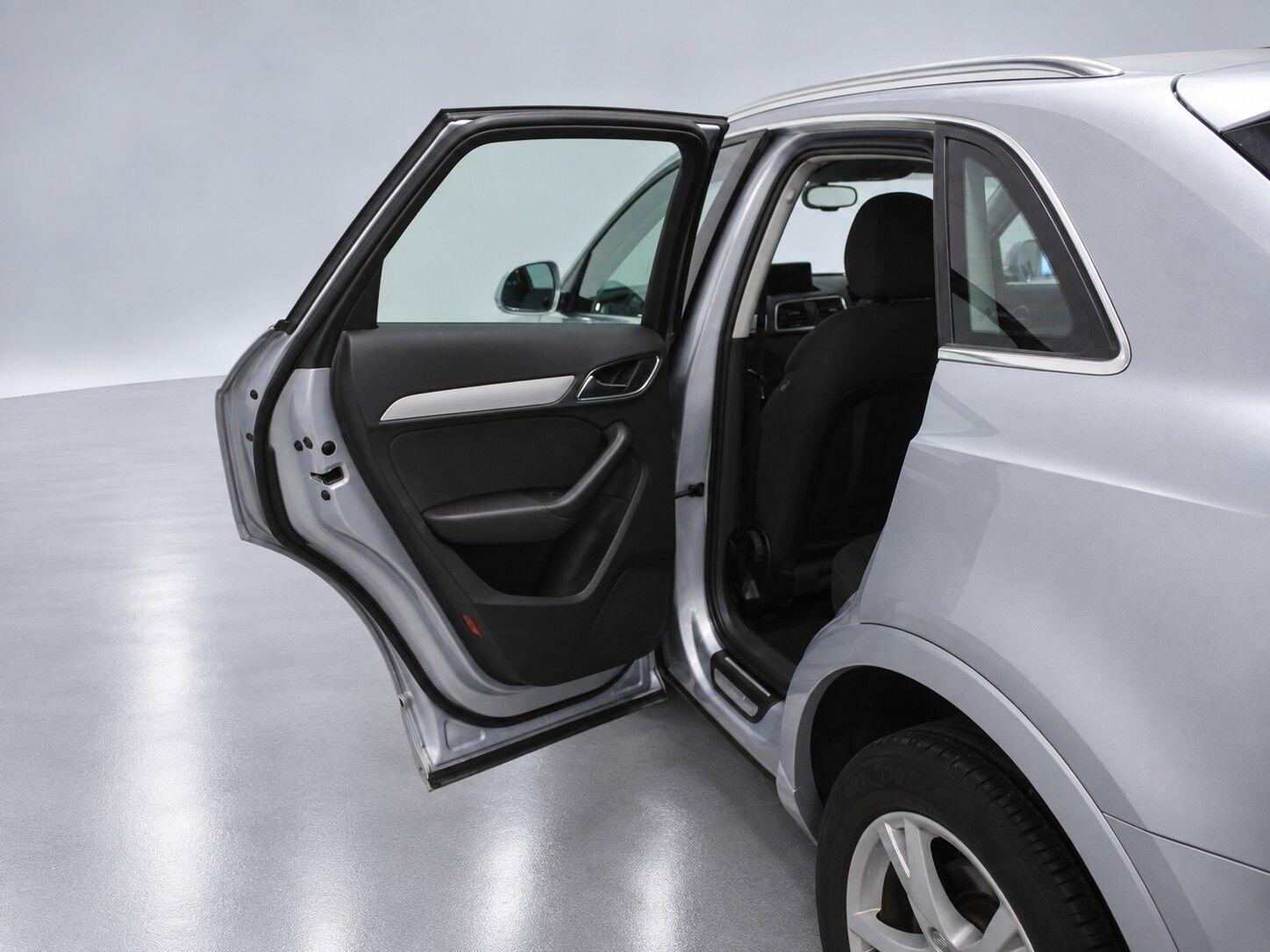 Audi Q3 view 28