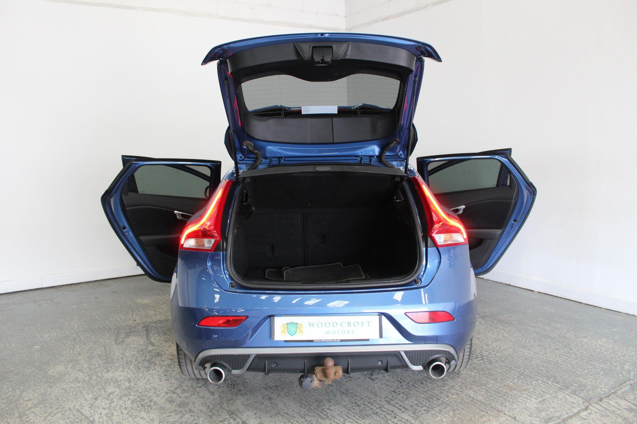 Volvo V40 view 23