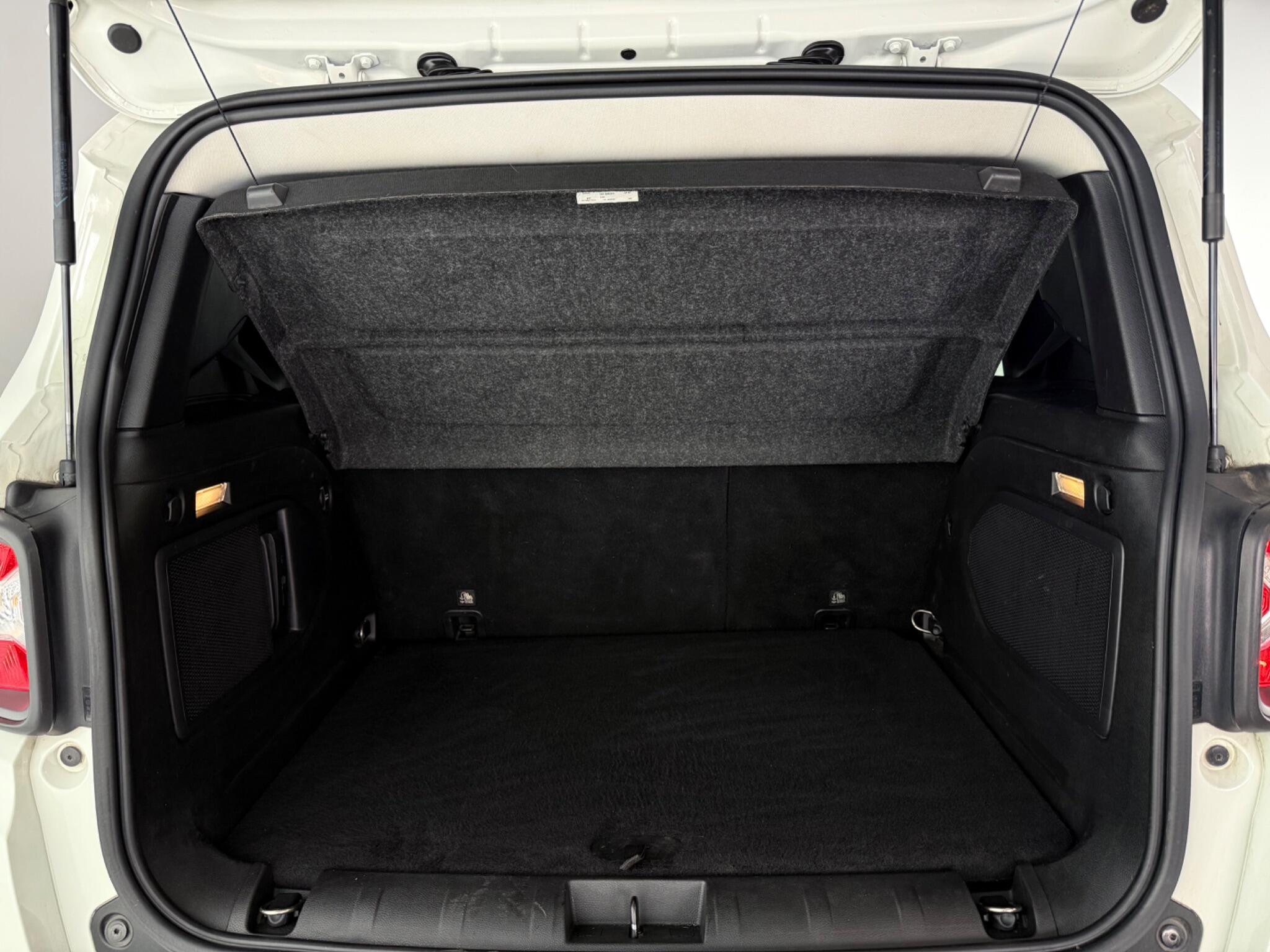 Jeep Renegade view 11