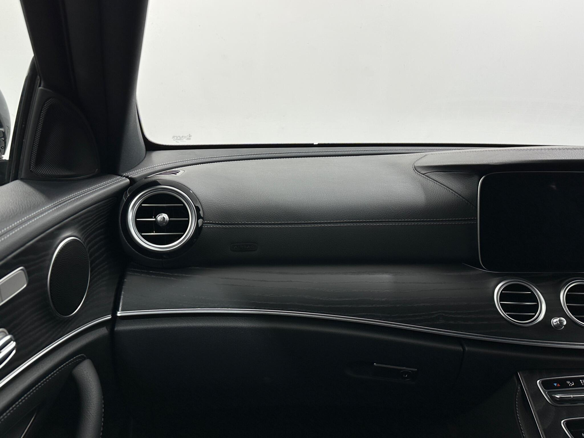 Mercedes-Benz E Class view 31