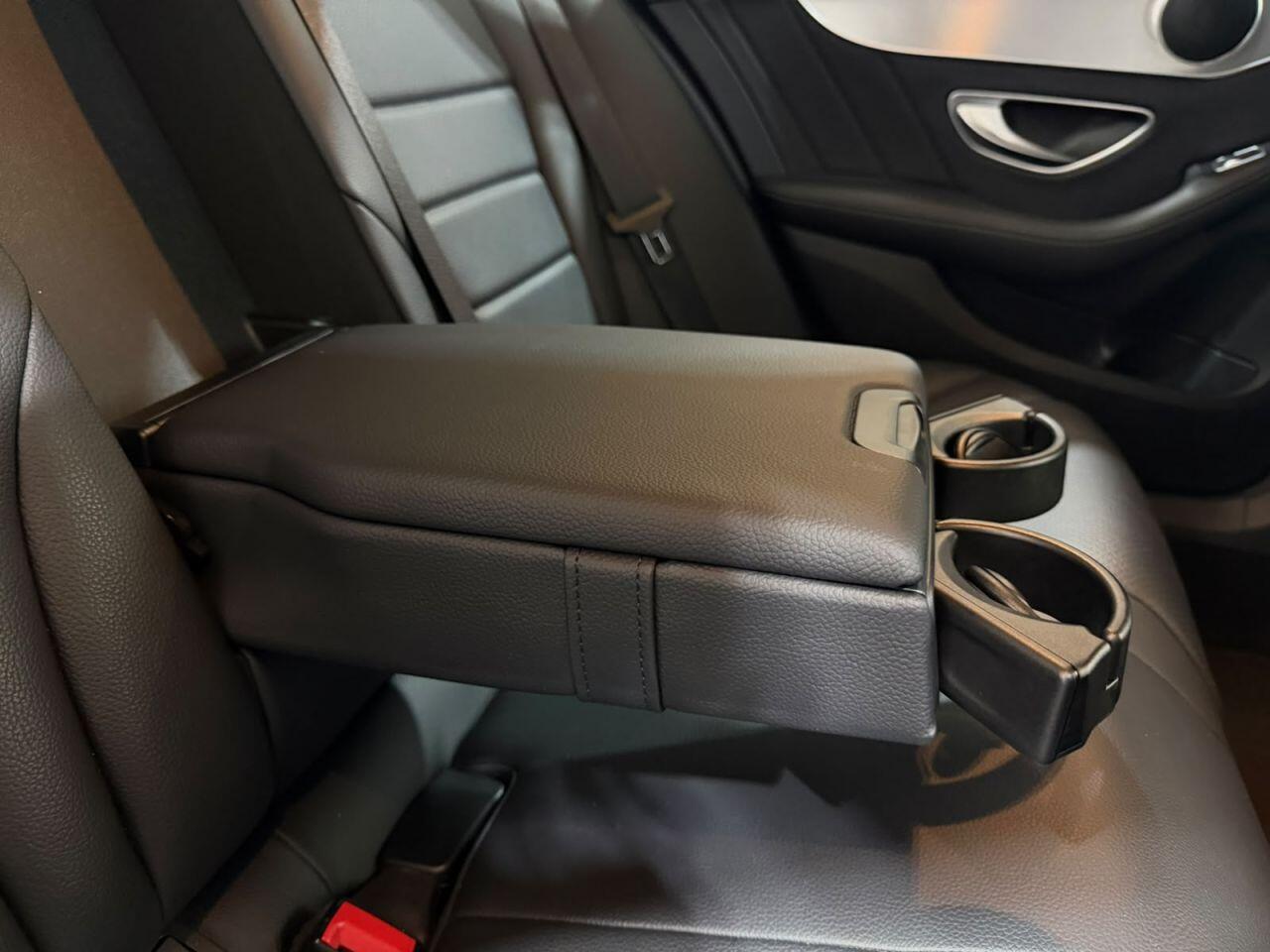 Mercedes-Benz C-Class view 31