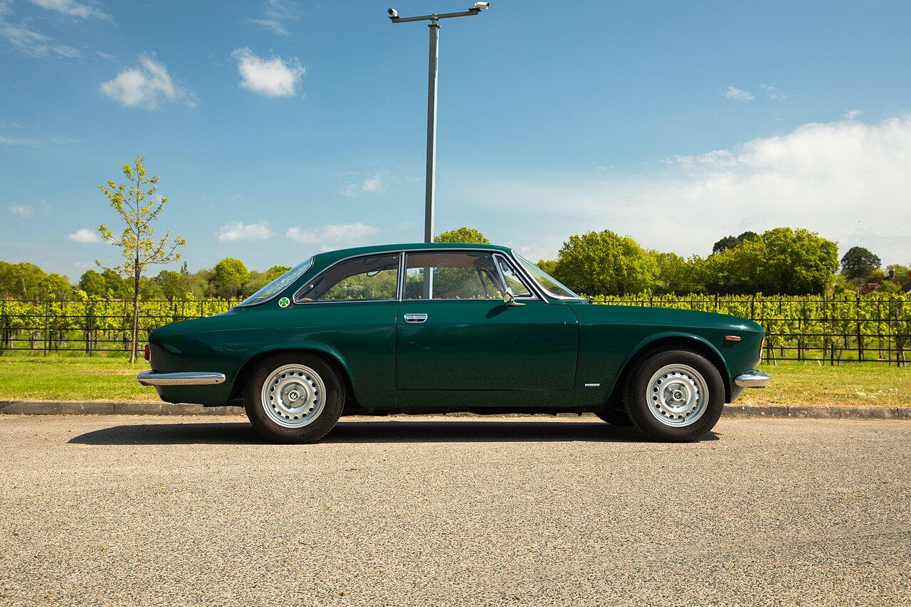 Alfa Romeo Giulia view 104