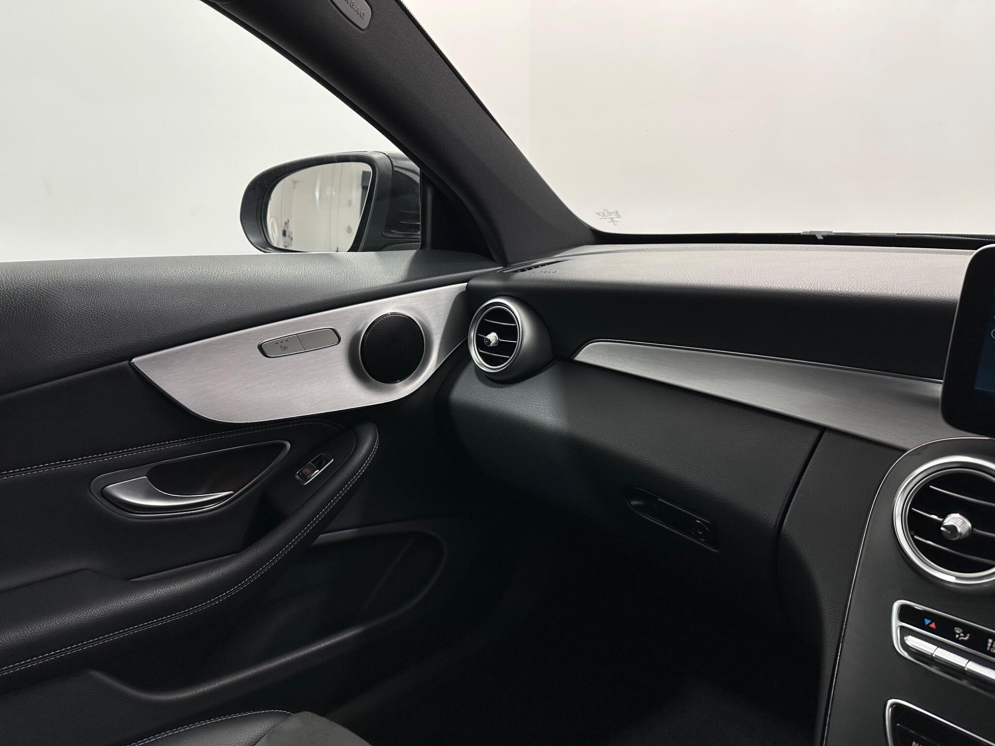 Mercedes-Benz C-Class view 28