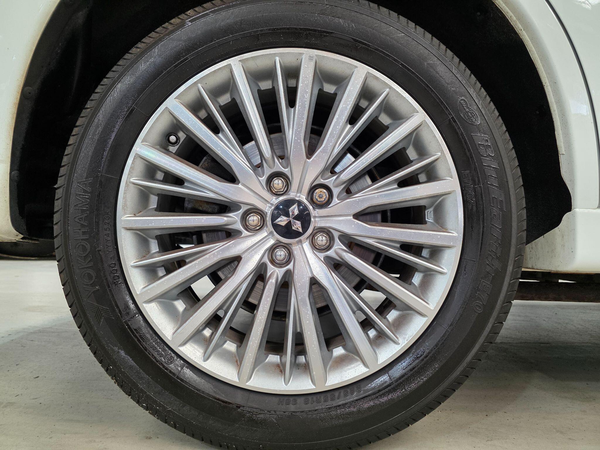 Mitsubishi Outlander view 28