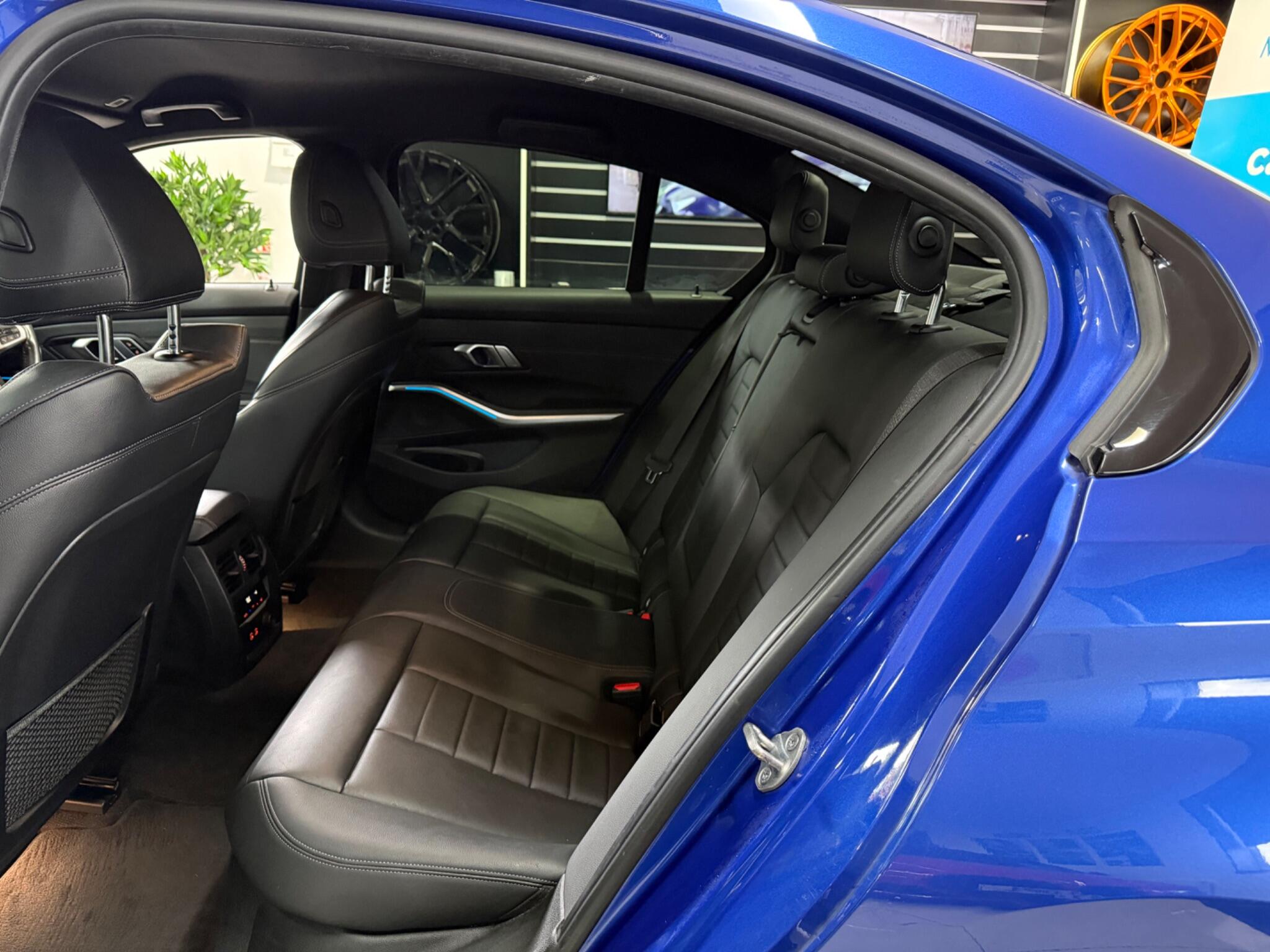 BMW 3 Series view 29