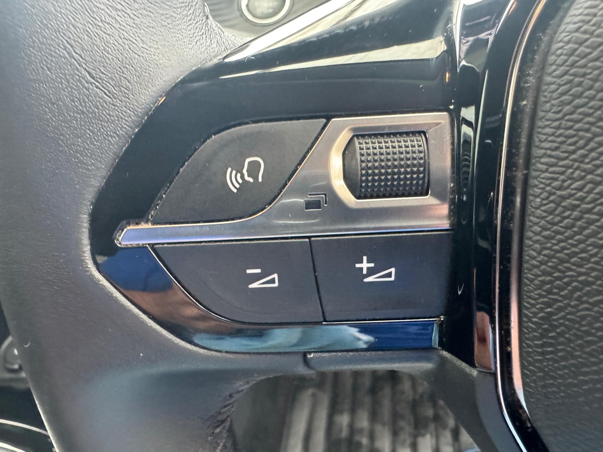 Peugeot E-208 view 27