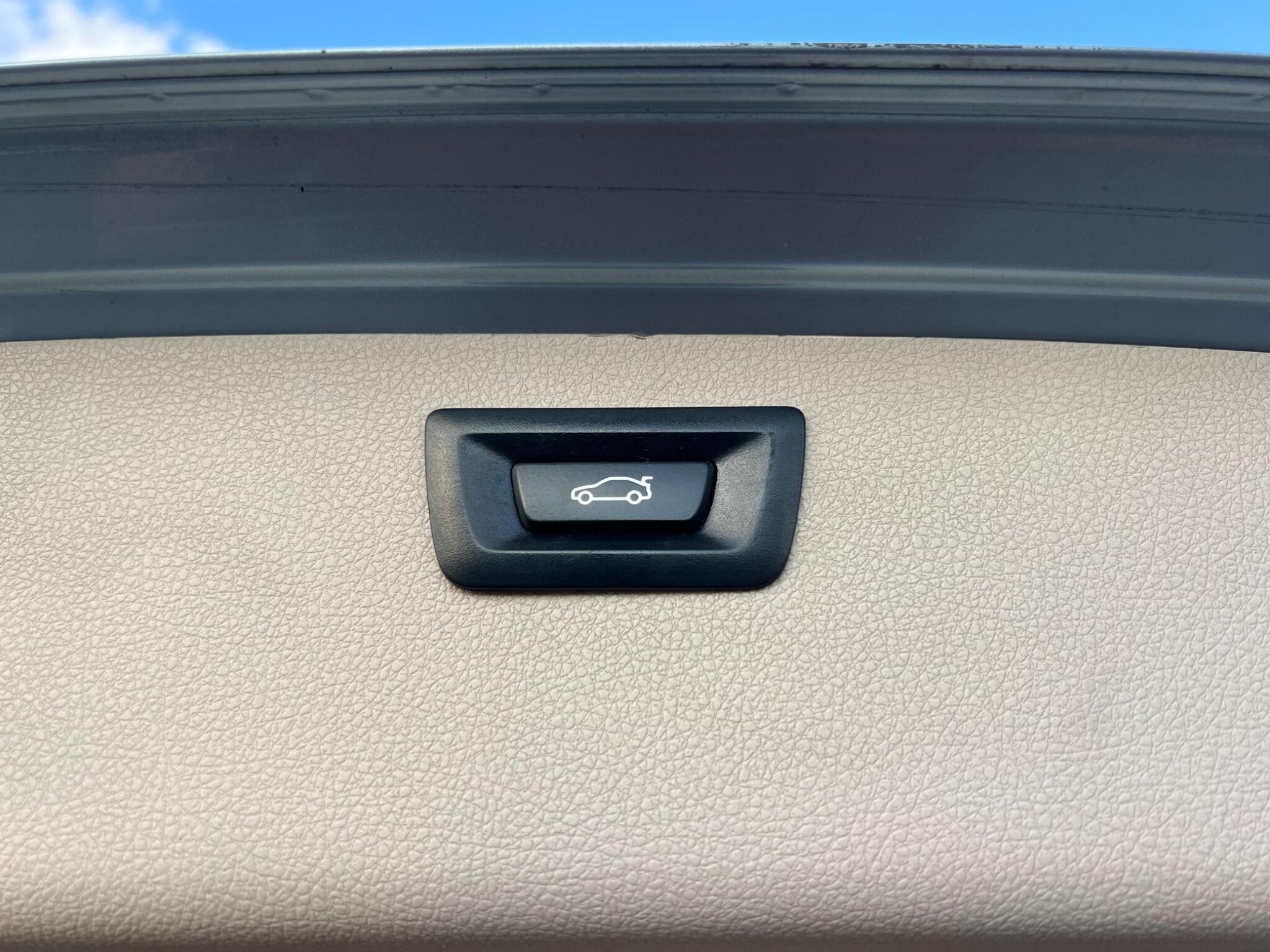 BMW 3 Series view 9