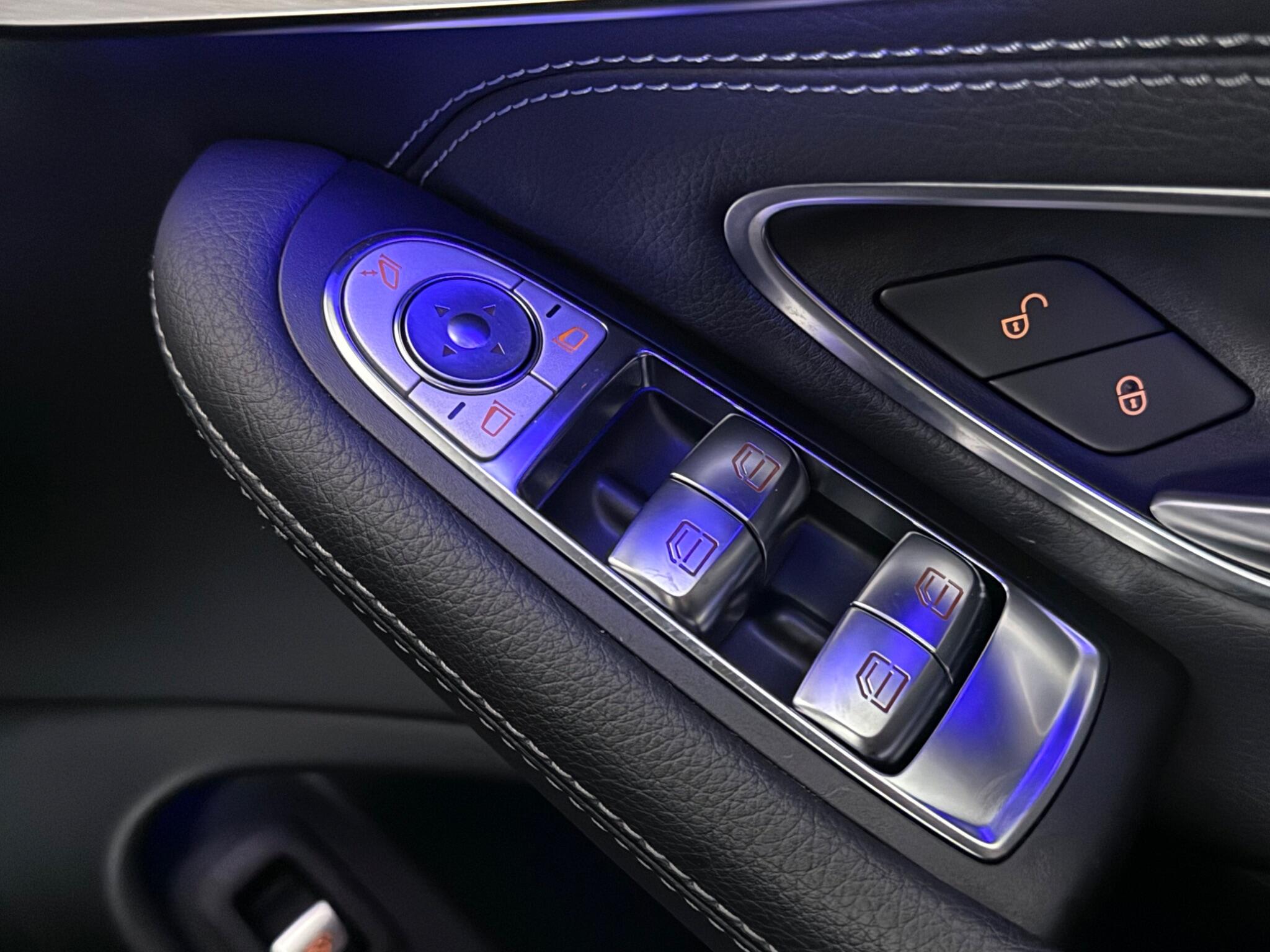 Mercedes-Benz C-Class view 33