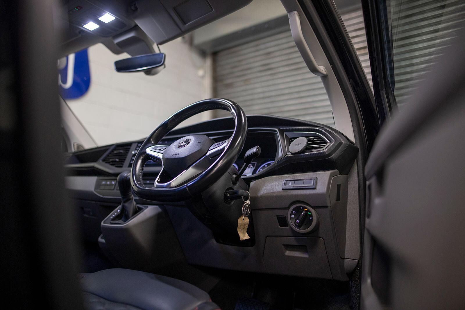 Volkswagen Transporter view 48