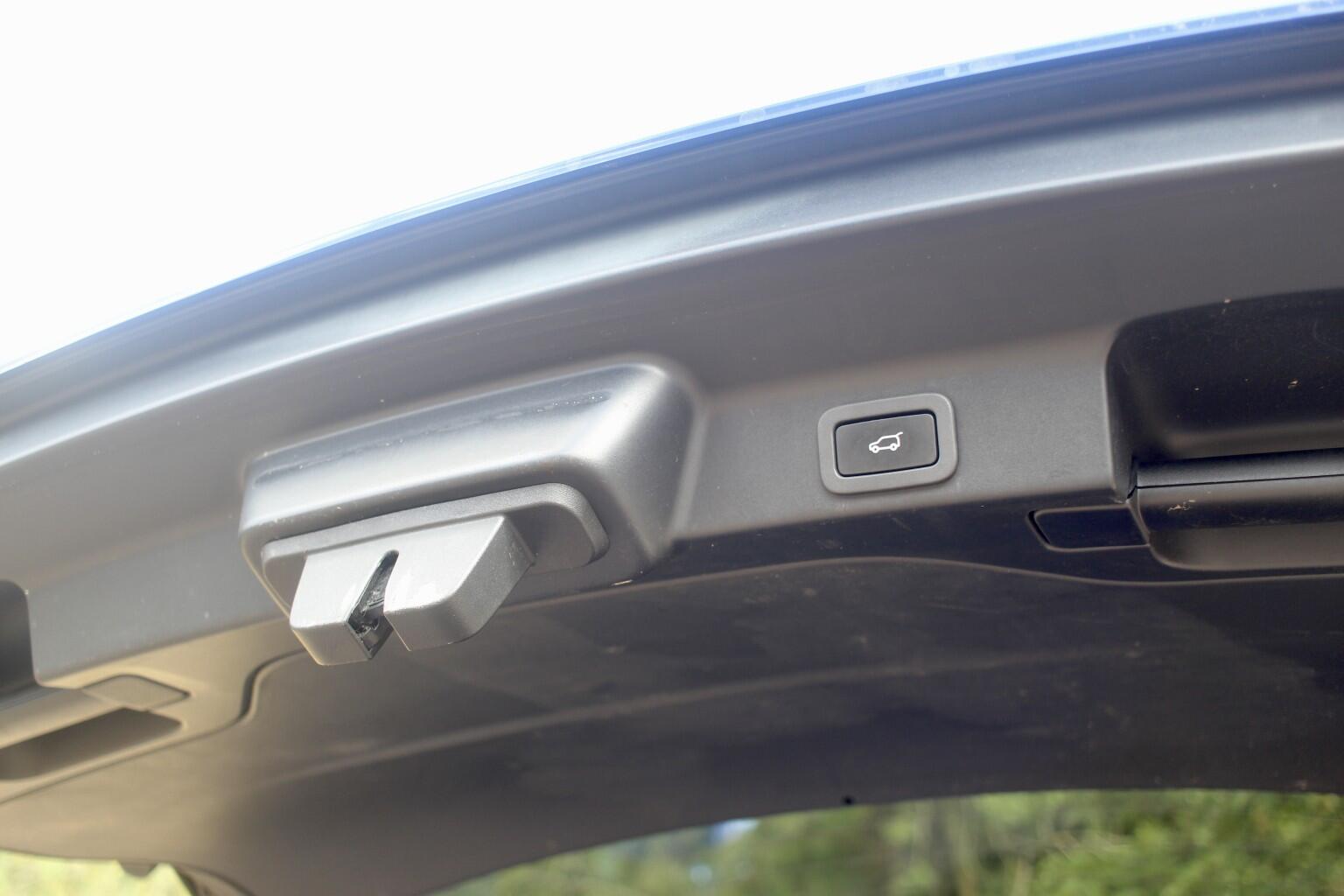 Jaguar F-Pace view 34