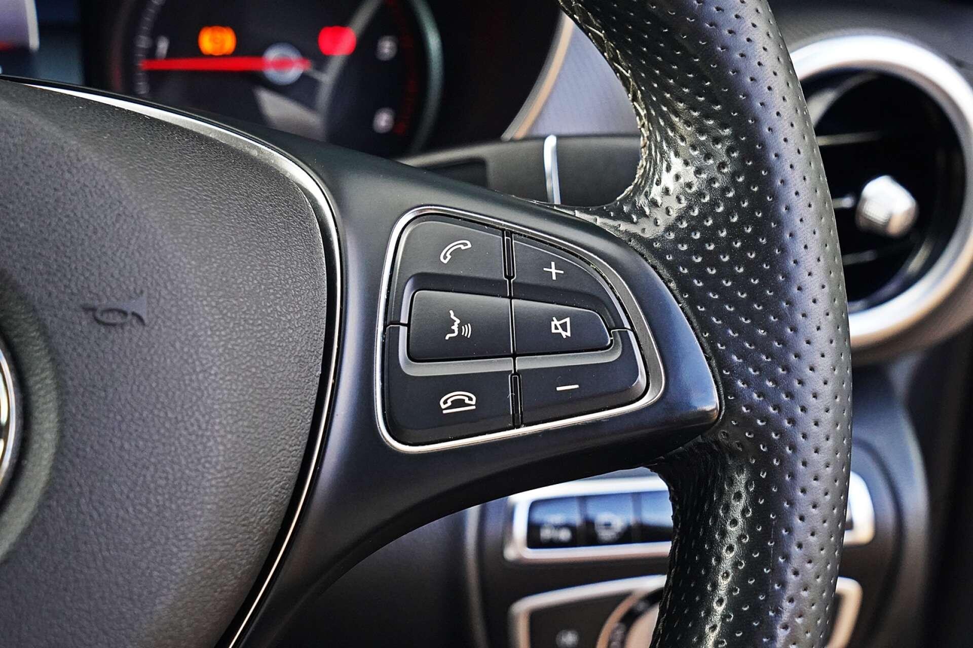 Mercedes-Benz V-Class view 27