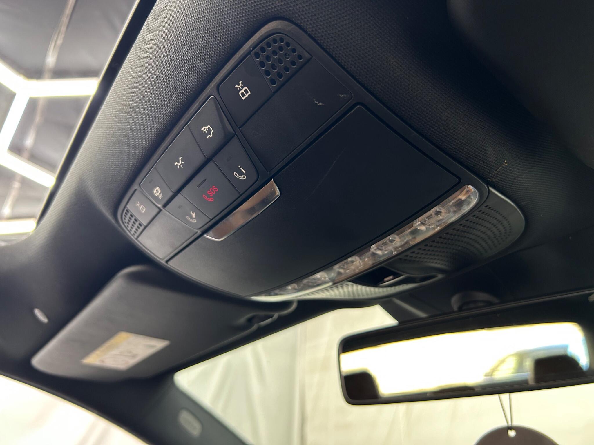 Mercedes-Benz E Class view 28
