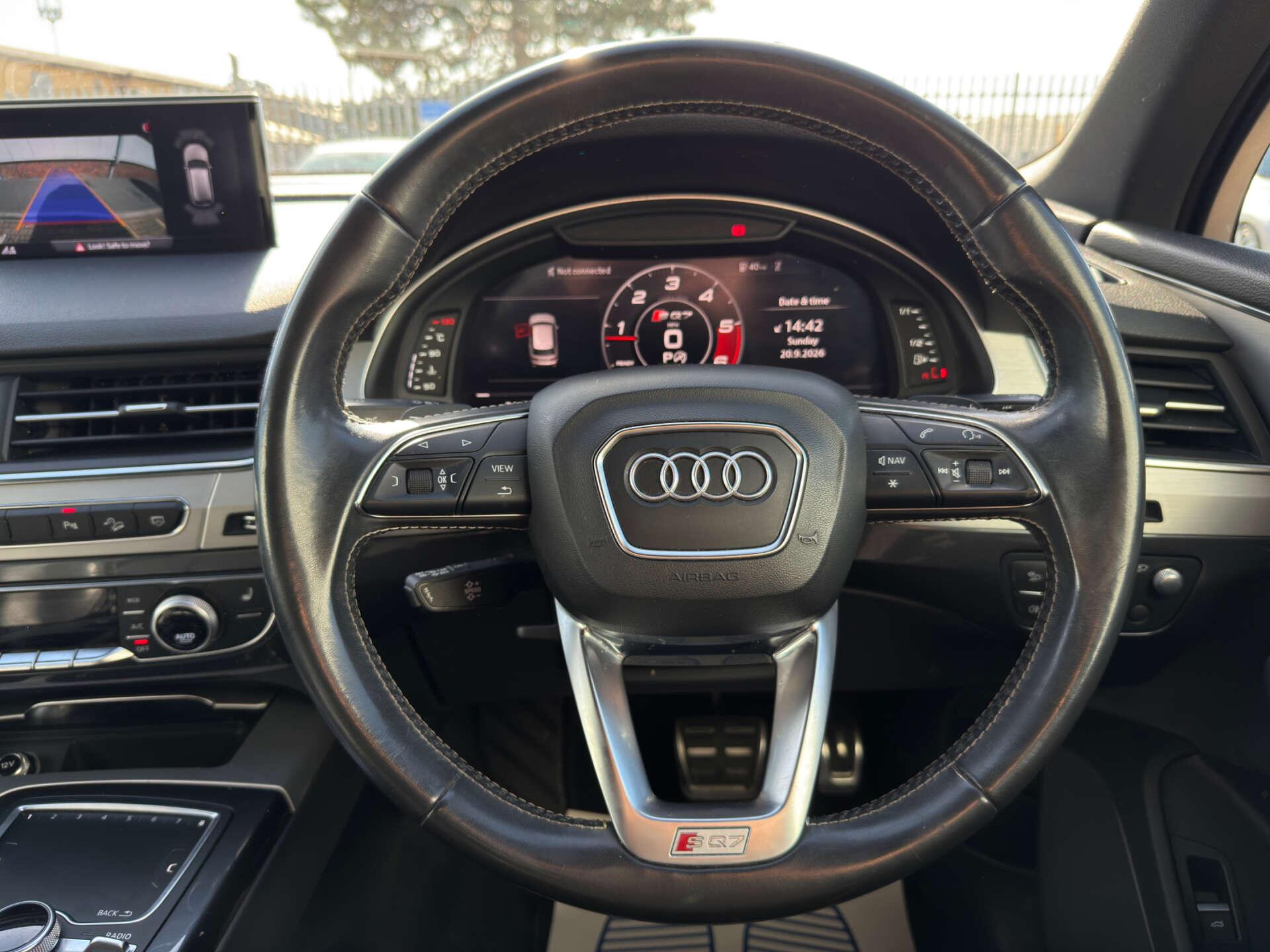Audi SQ7 view 48