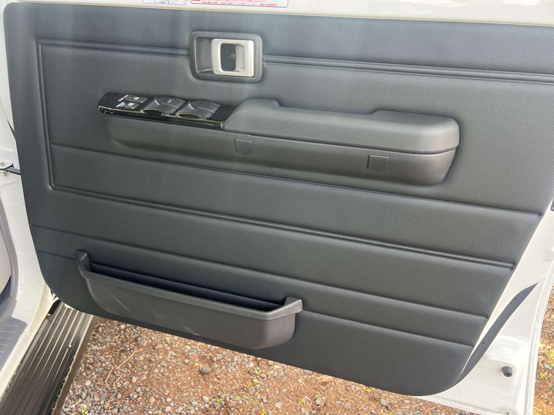 Toyota Land Cruiser view 46
