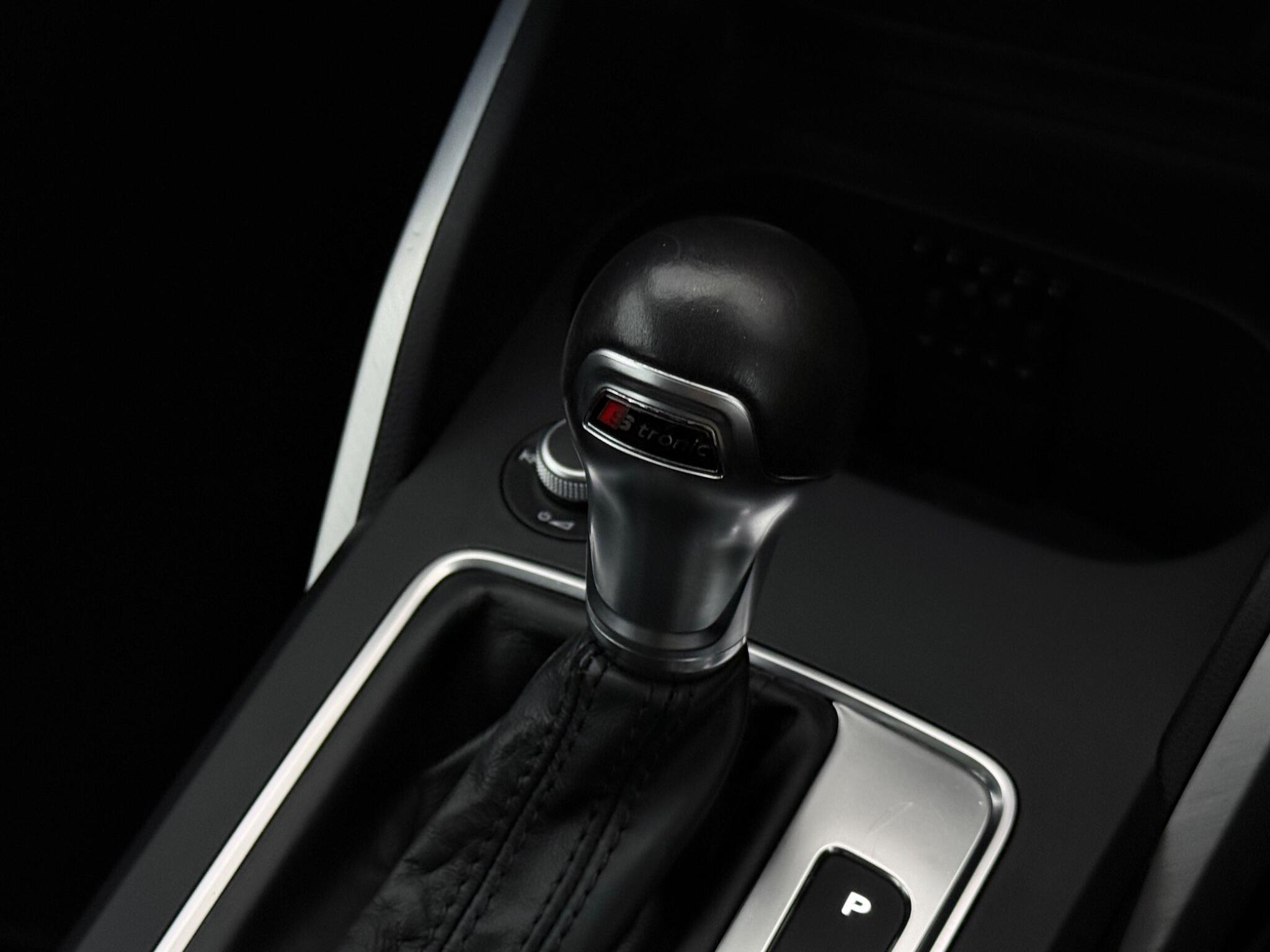 Audi Q2 view 25