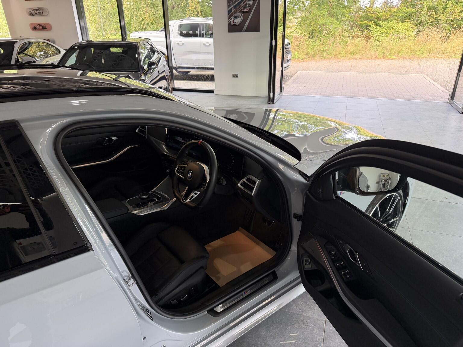 BMW 3 Series view 12
