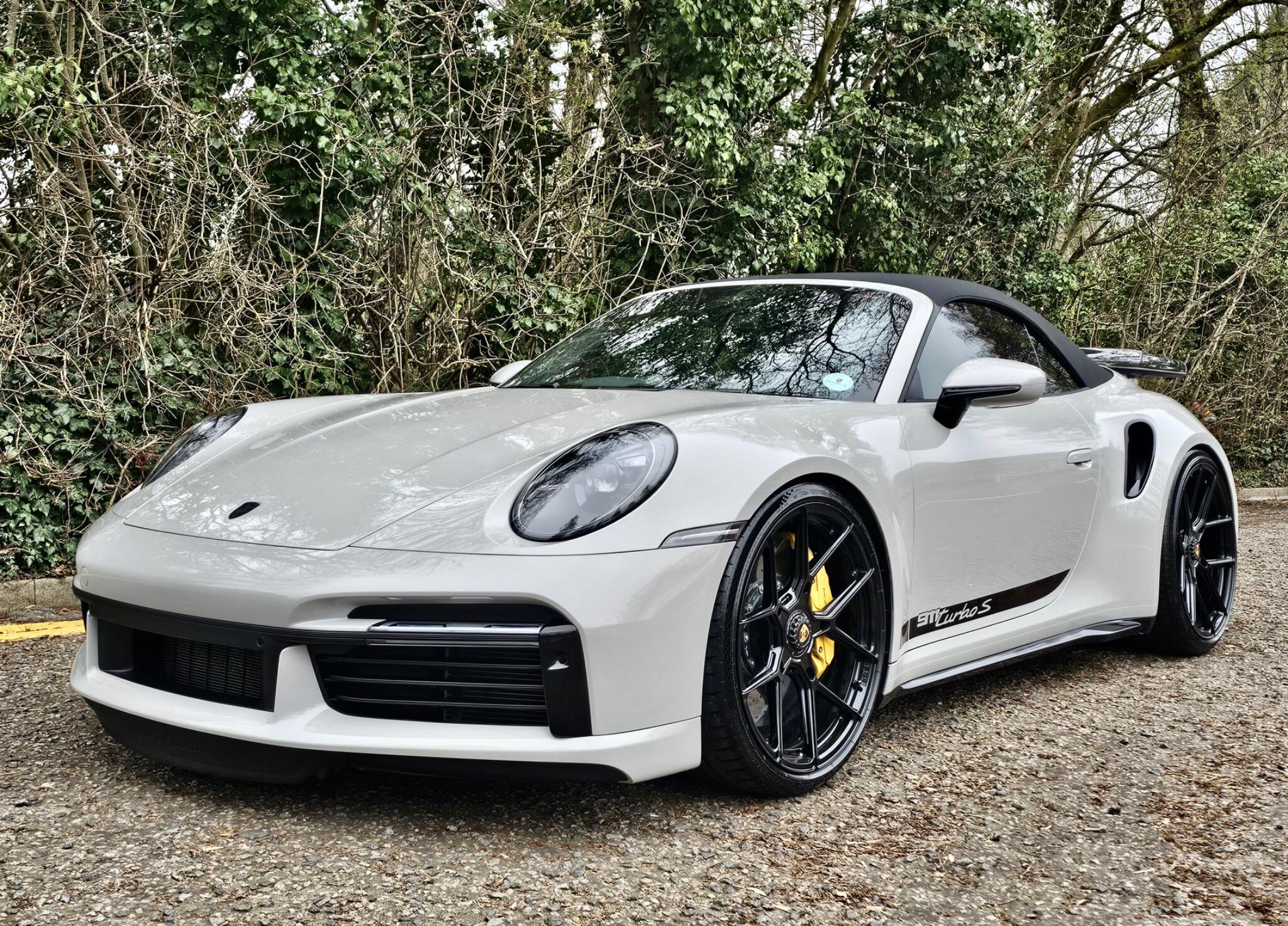 Porsche 911 view 24
