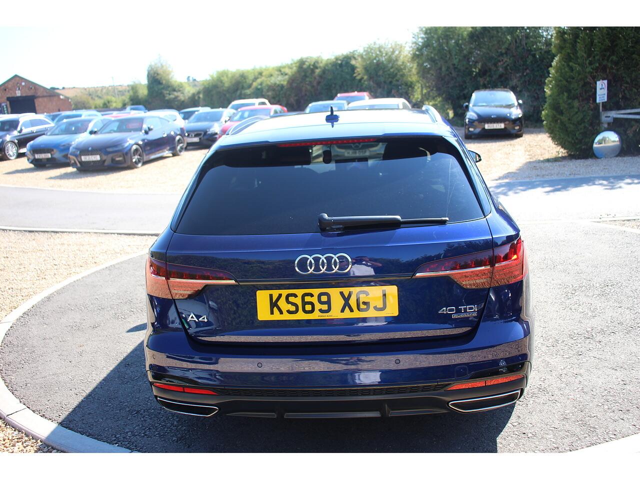Audi A4 Avant view 11