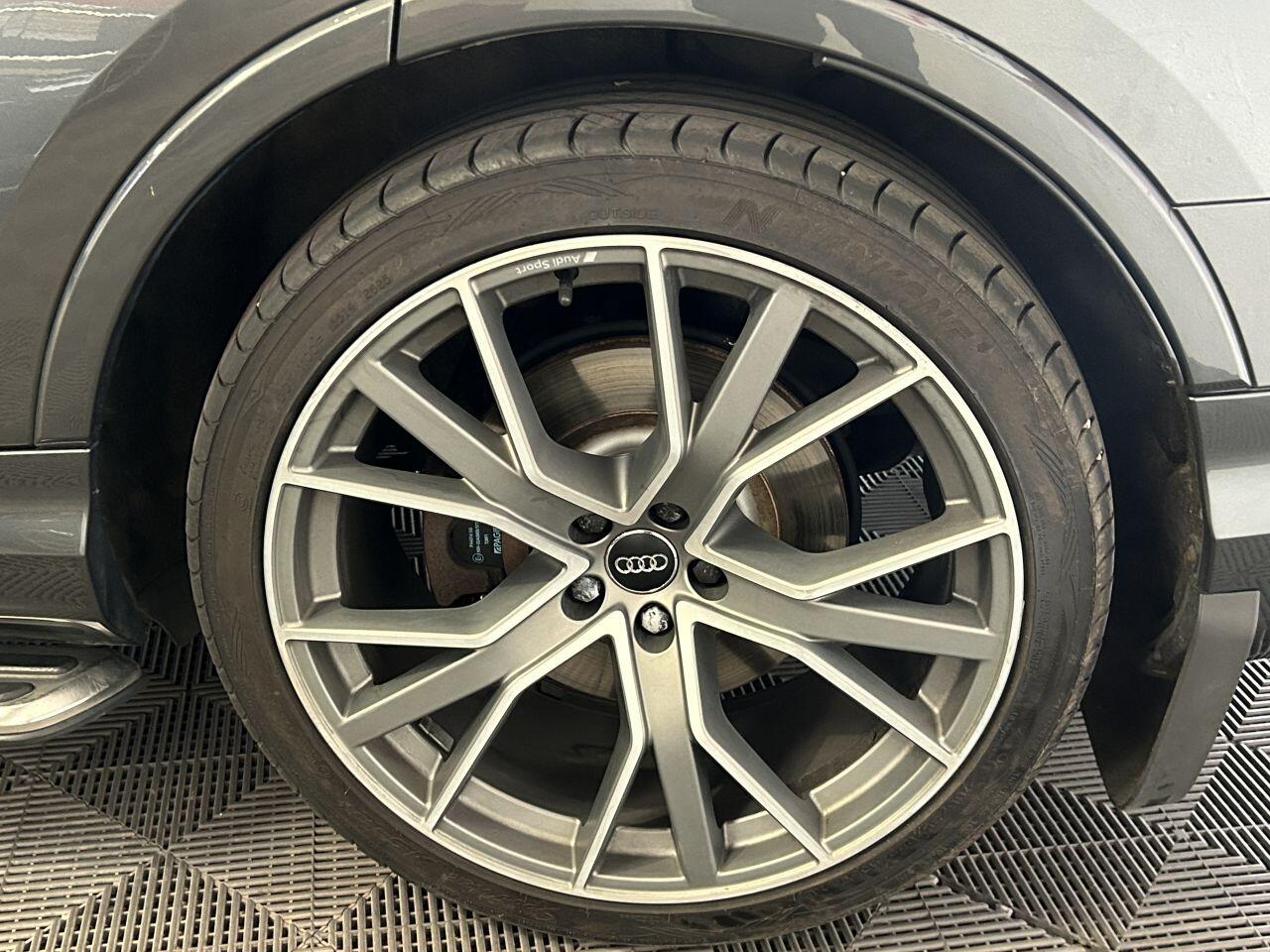 Audi Q7 view 27