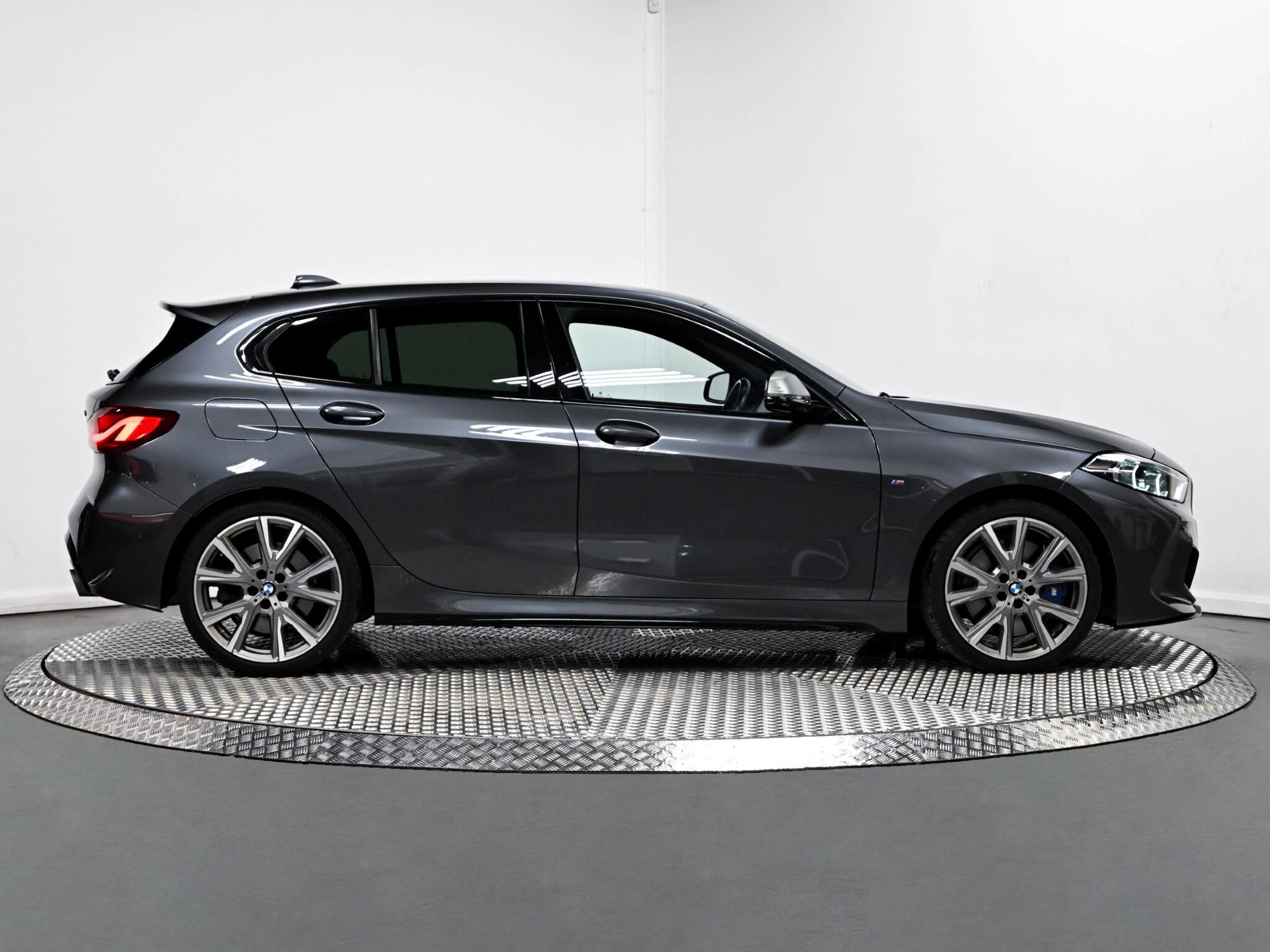 BMW 1 Series view 22