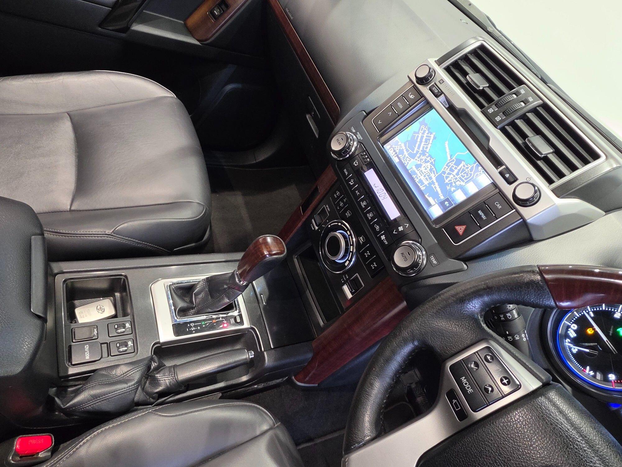 Toyota Land Cruiser view 112