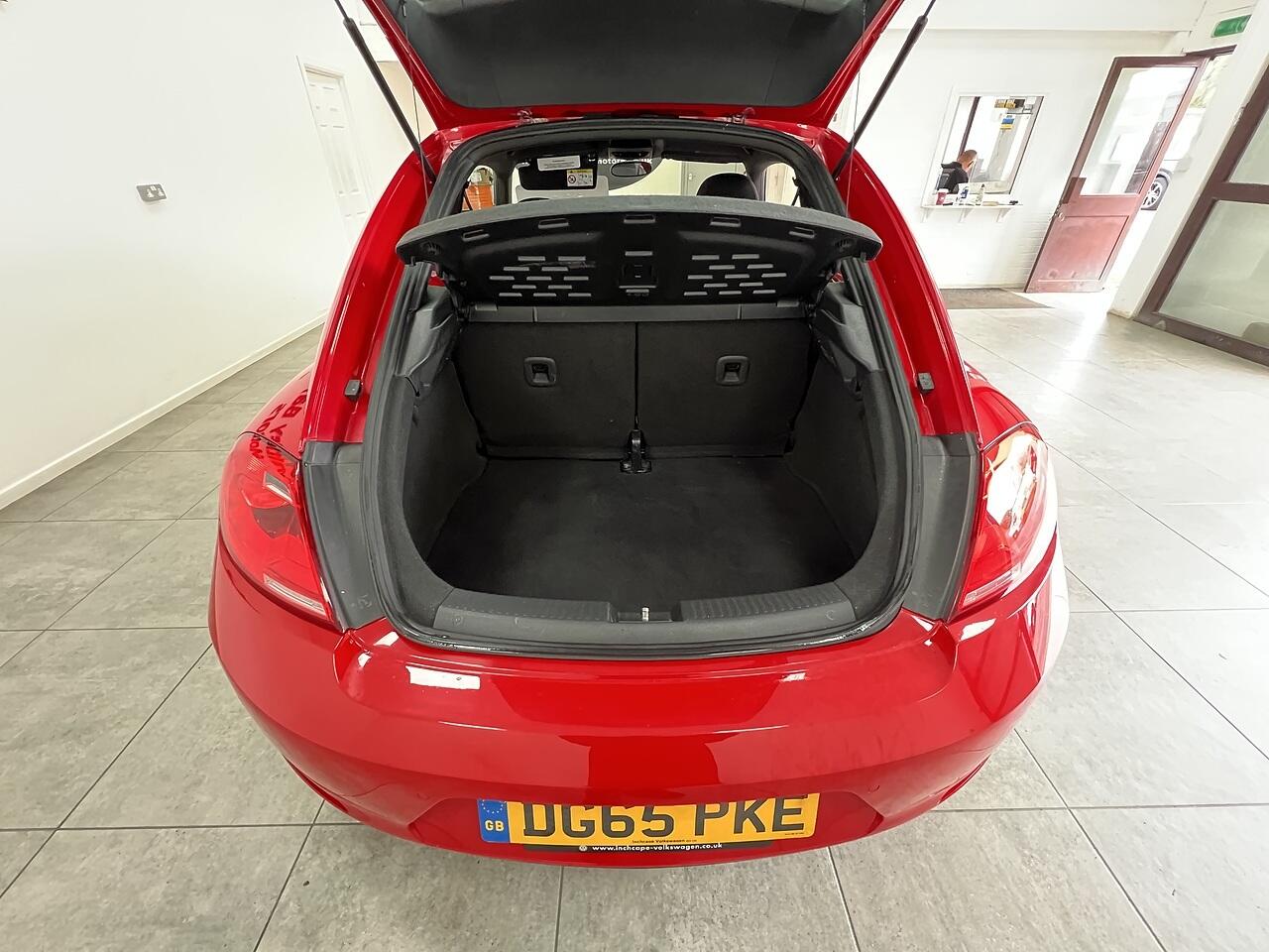 Volkswagen Beetle view 15