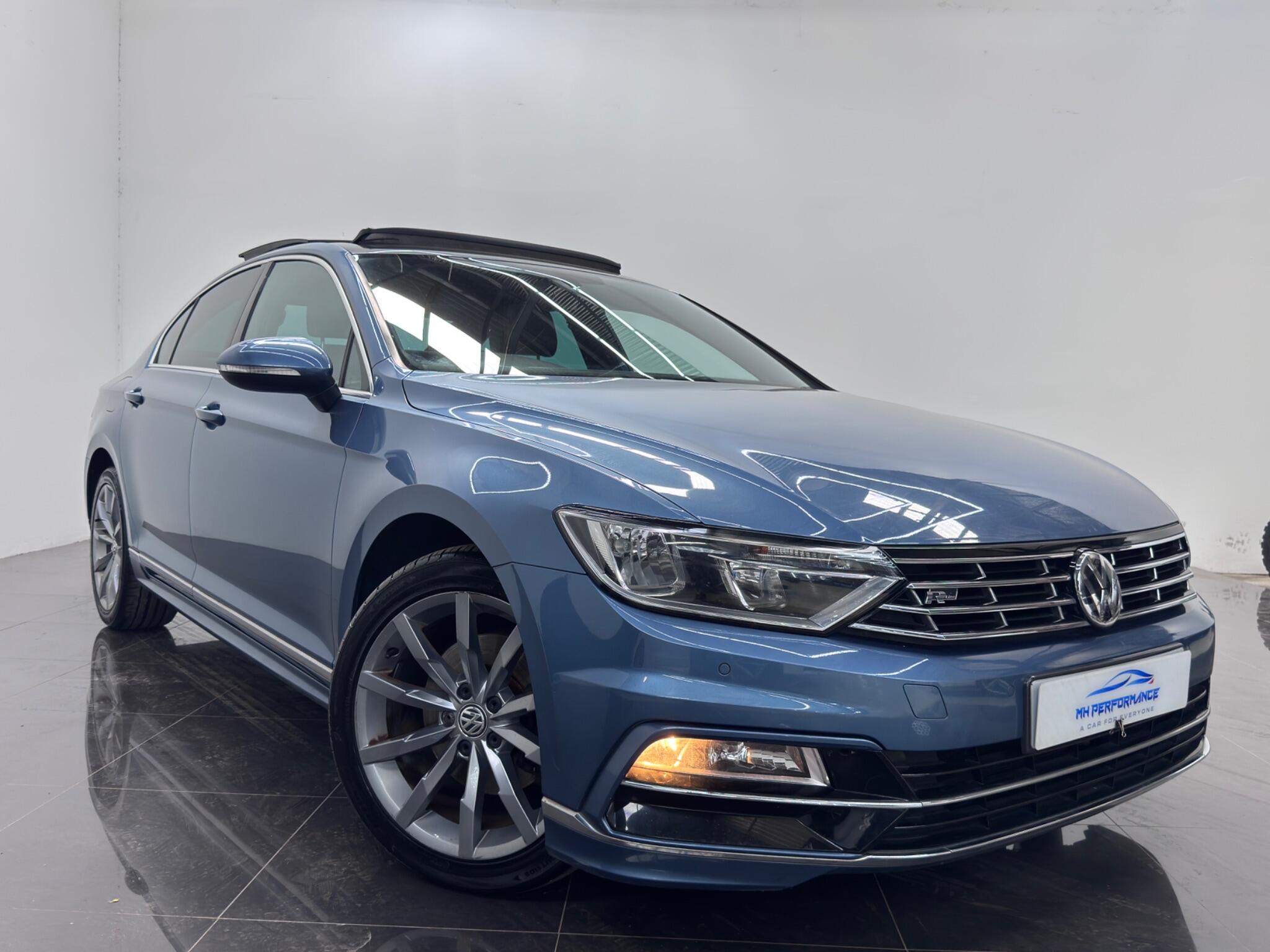 Volkswagen Passat view 3