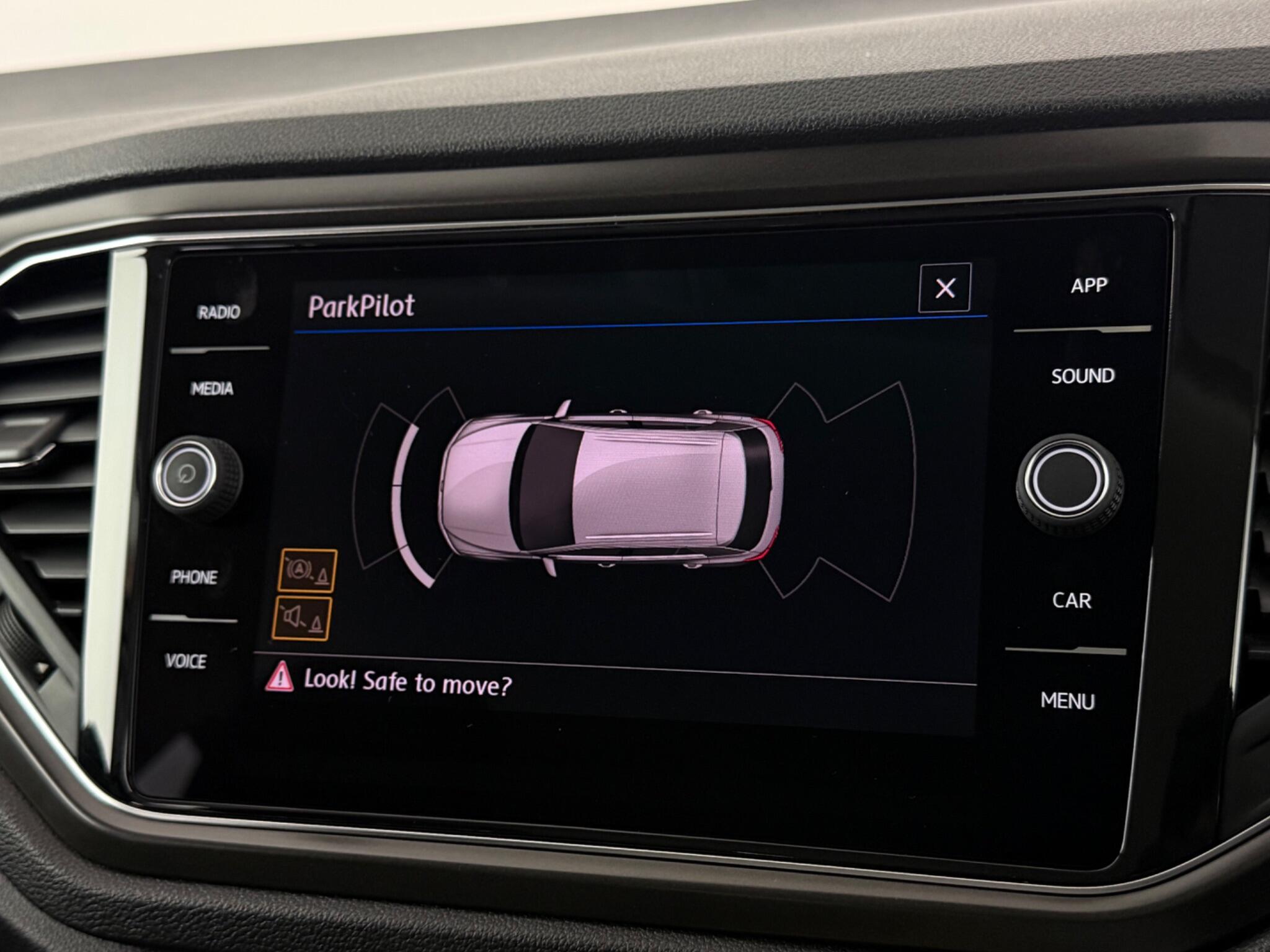 Volkswagen T-Roc view 27