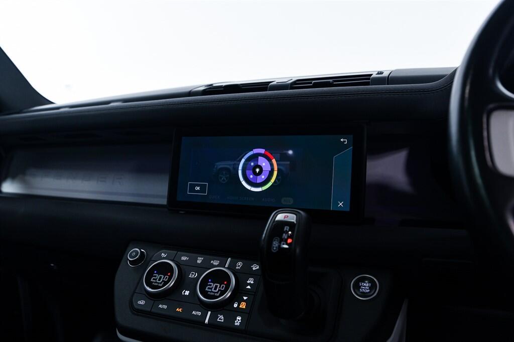 Land Rover Defender view 26