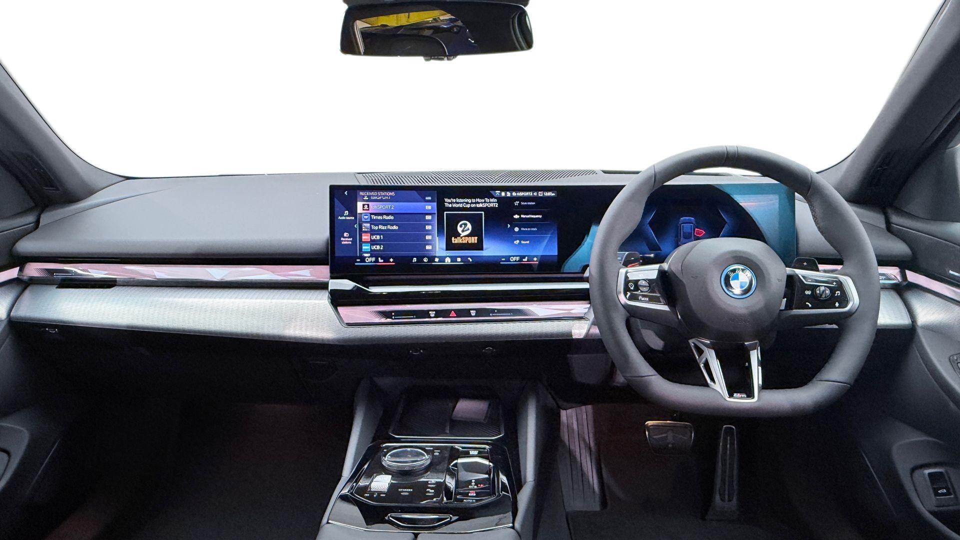 BMW 5 Series view 4