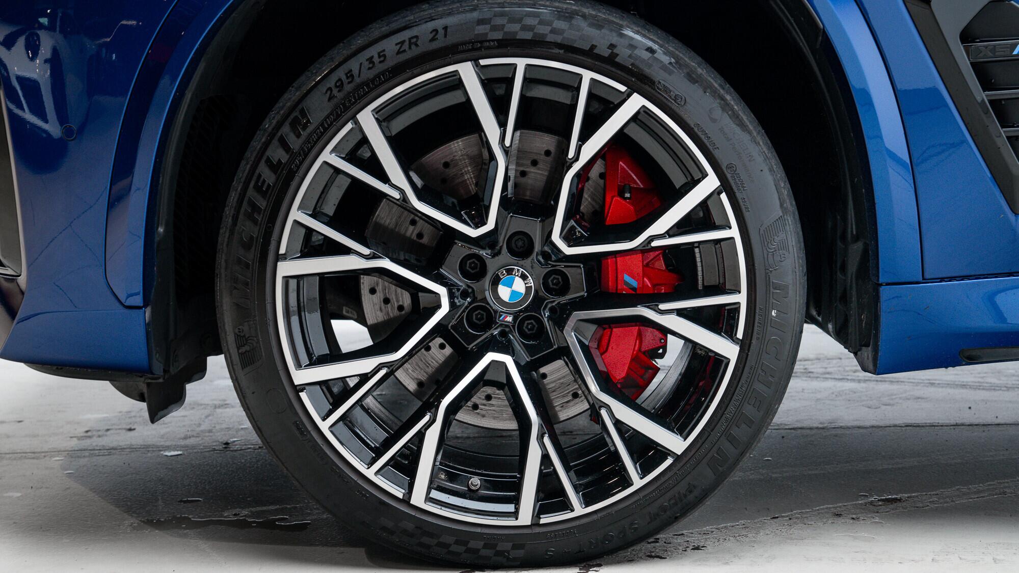 BMW X5 M view 11