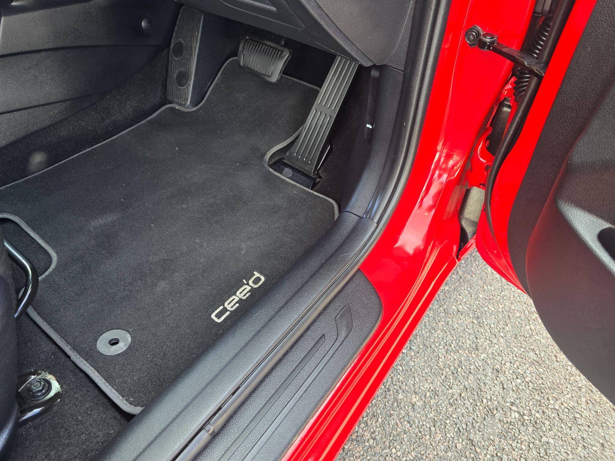 Kia Ceed view 35