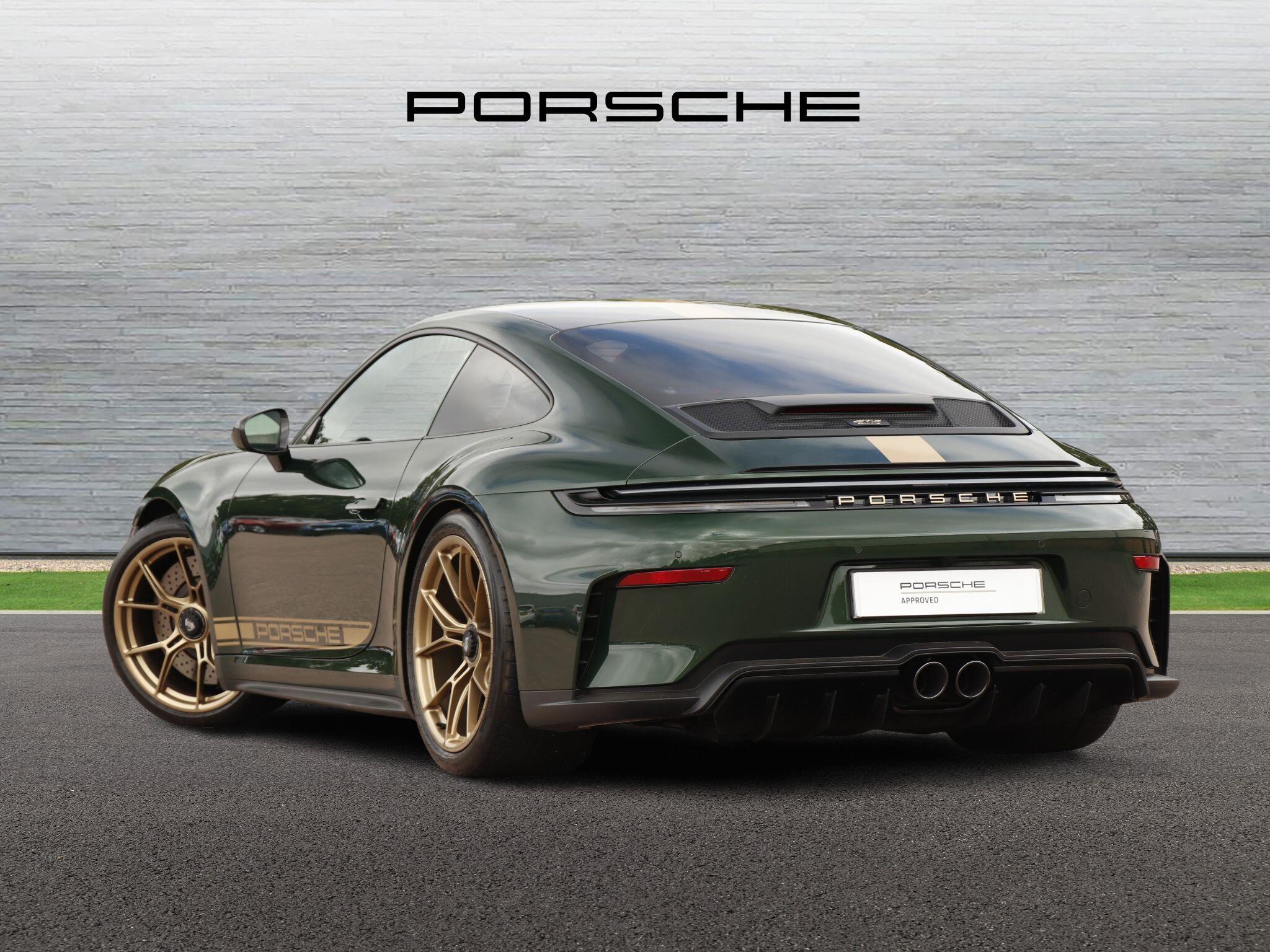 Porsche 911 view 5