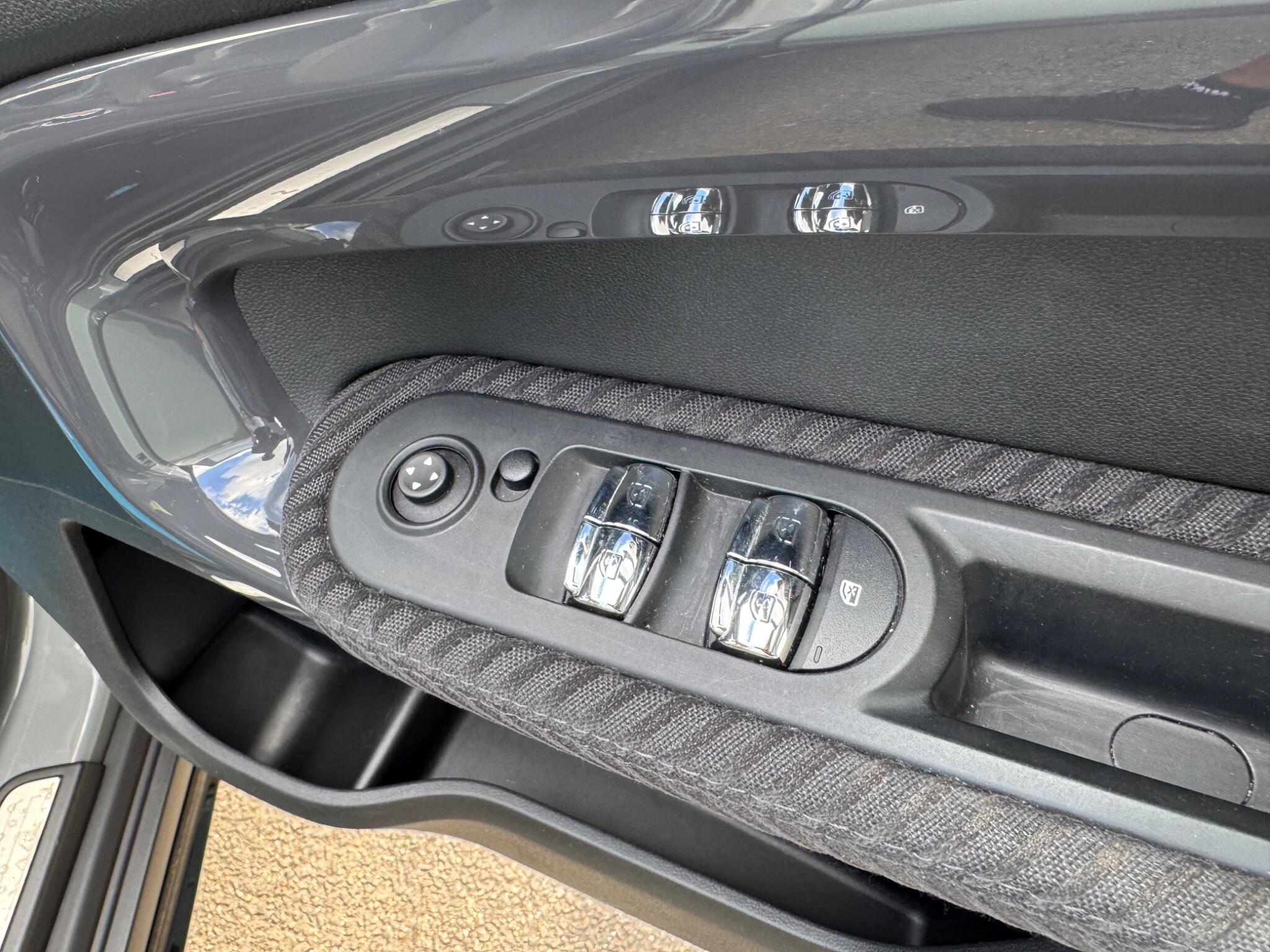 Mini Countryman view 26