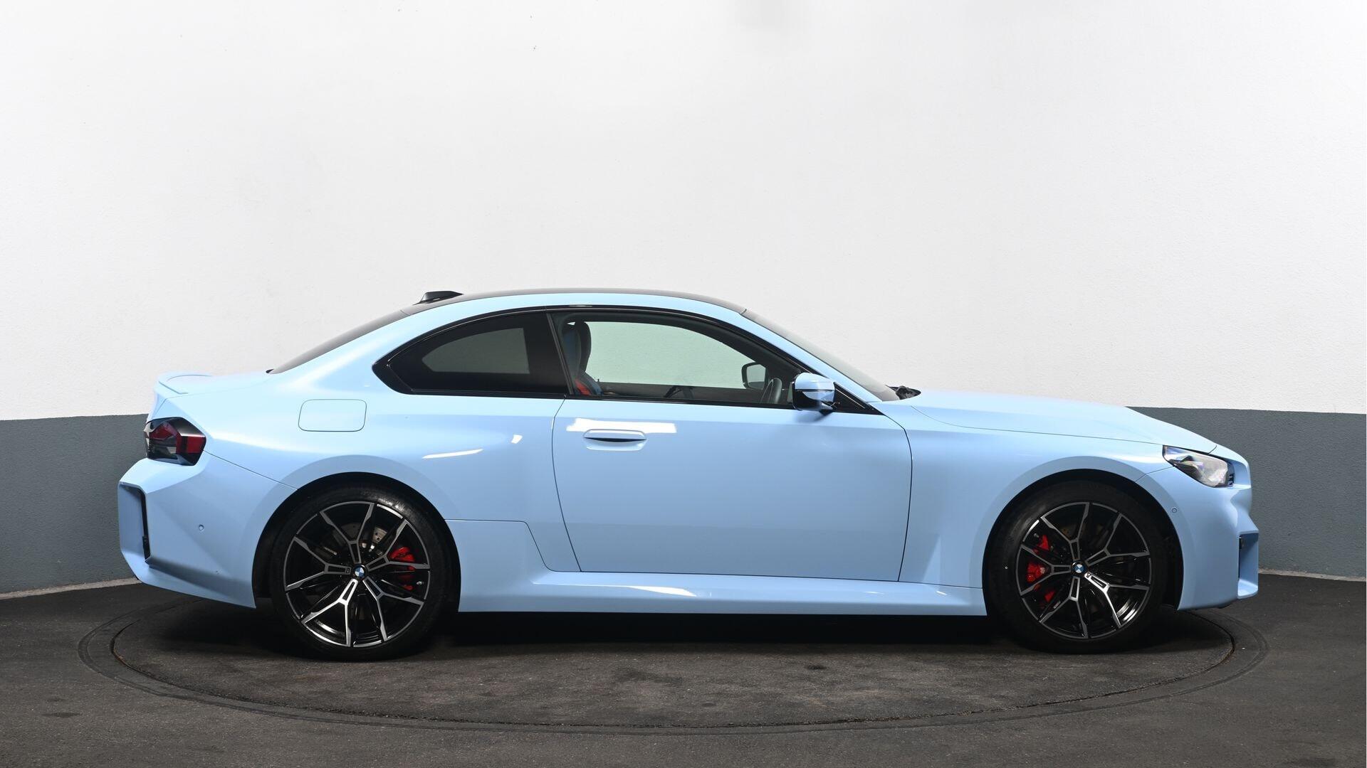 BMW M2 view 3