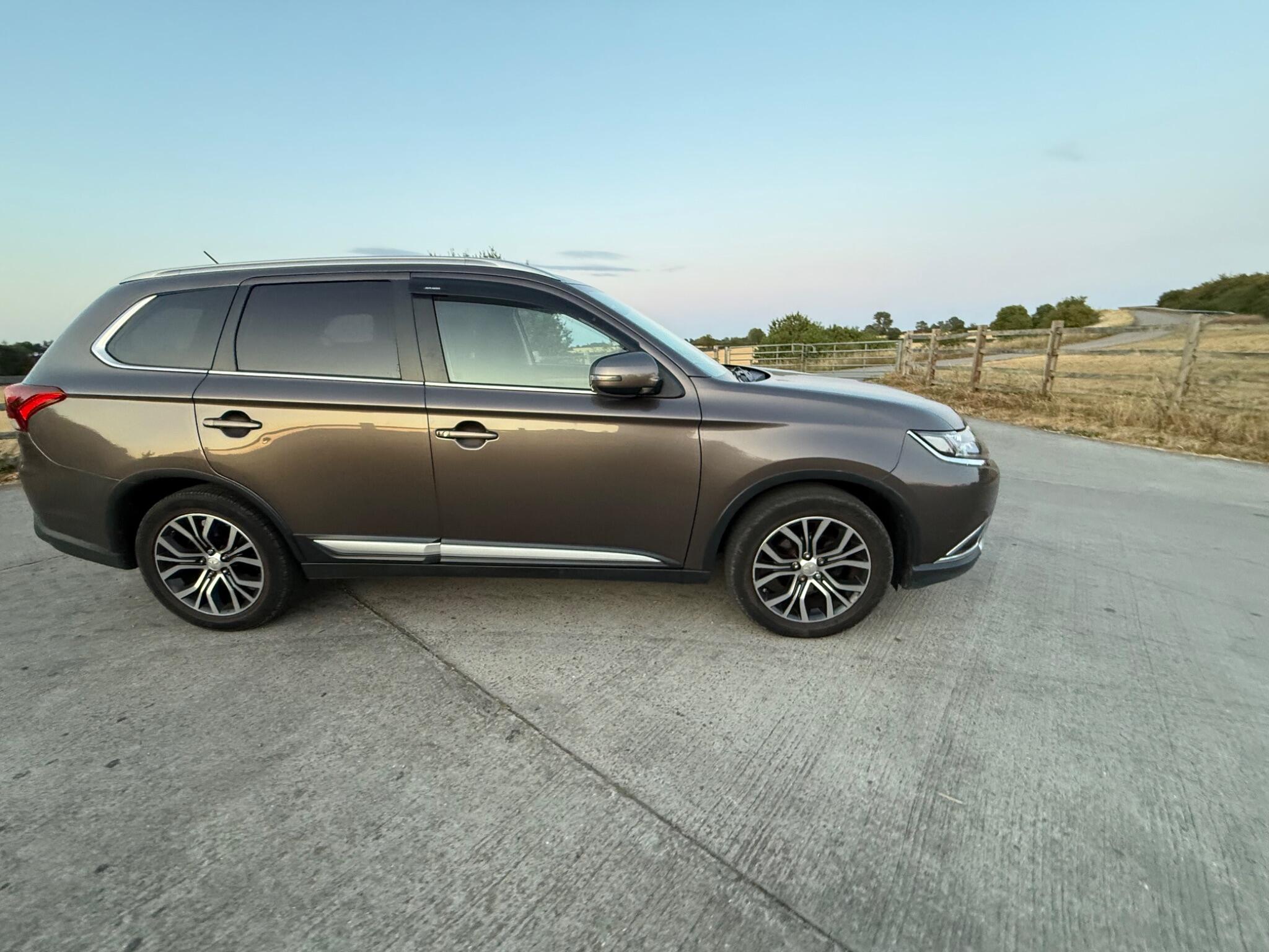 Mitsubishi Outlander 2.2 DI-D GX3 SUV 5dr Diesel Manual 4WD Euro 6 (s/s) (147 ps) — photo 23 of 90