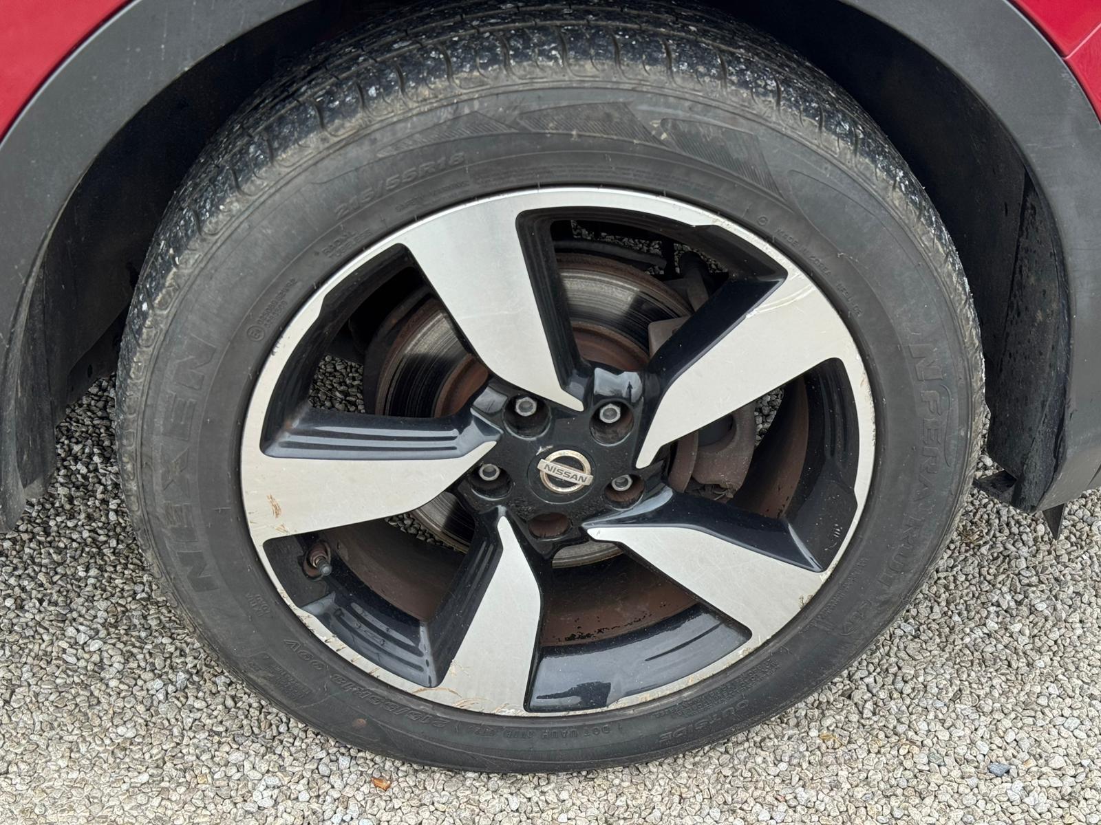 2016 Nissan Qashqai 1.2 DIG-T N-Connecta 2WD Euro 6 (s/s) 5dr • 42,835 miles image 27