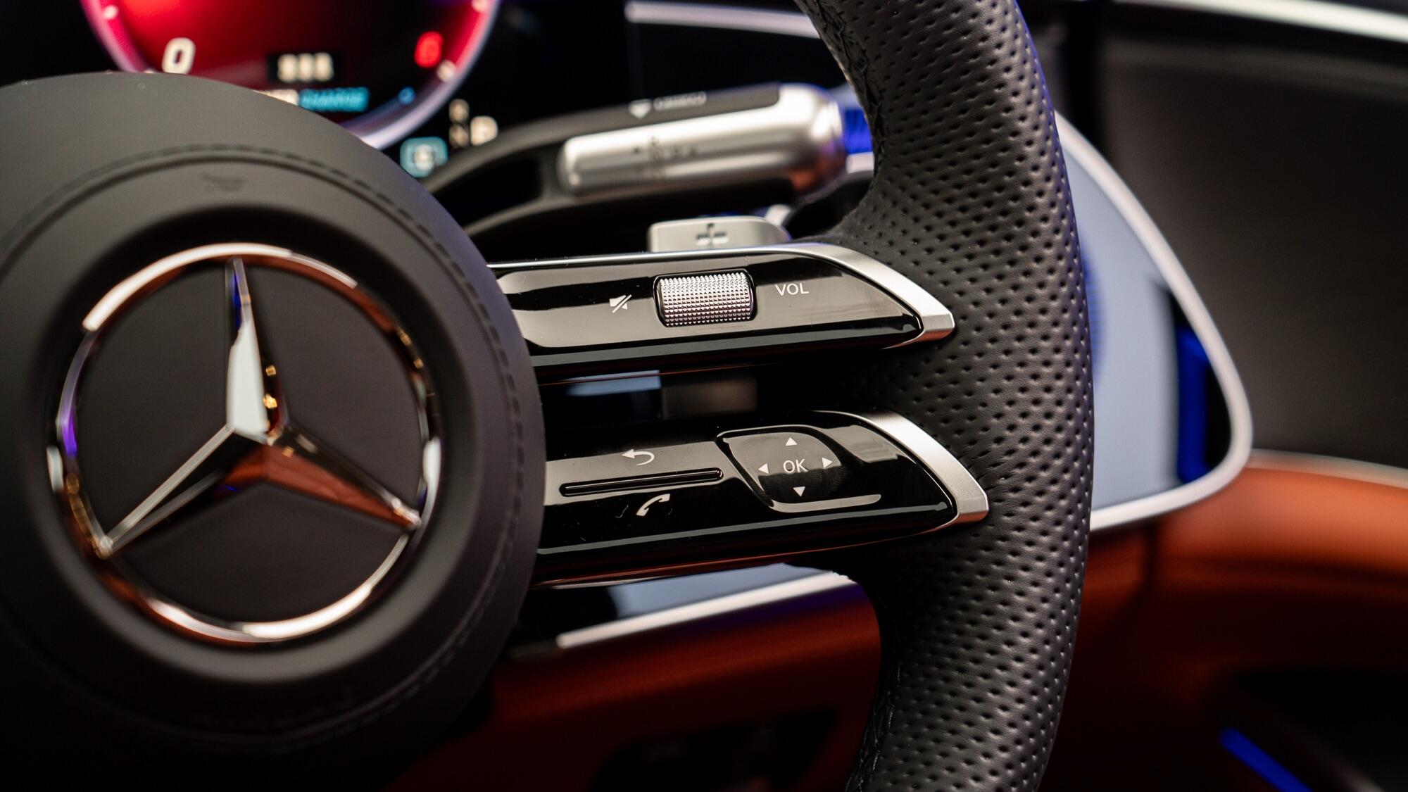 Mercedes-Benz S-Class view 24