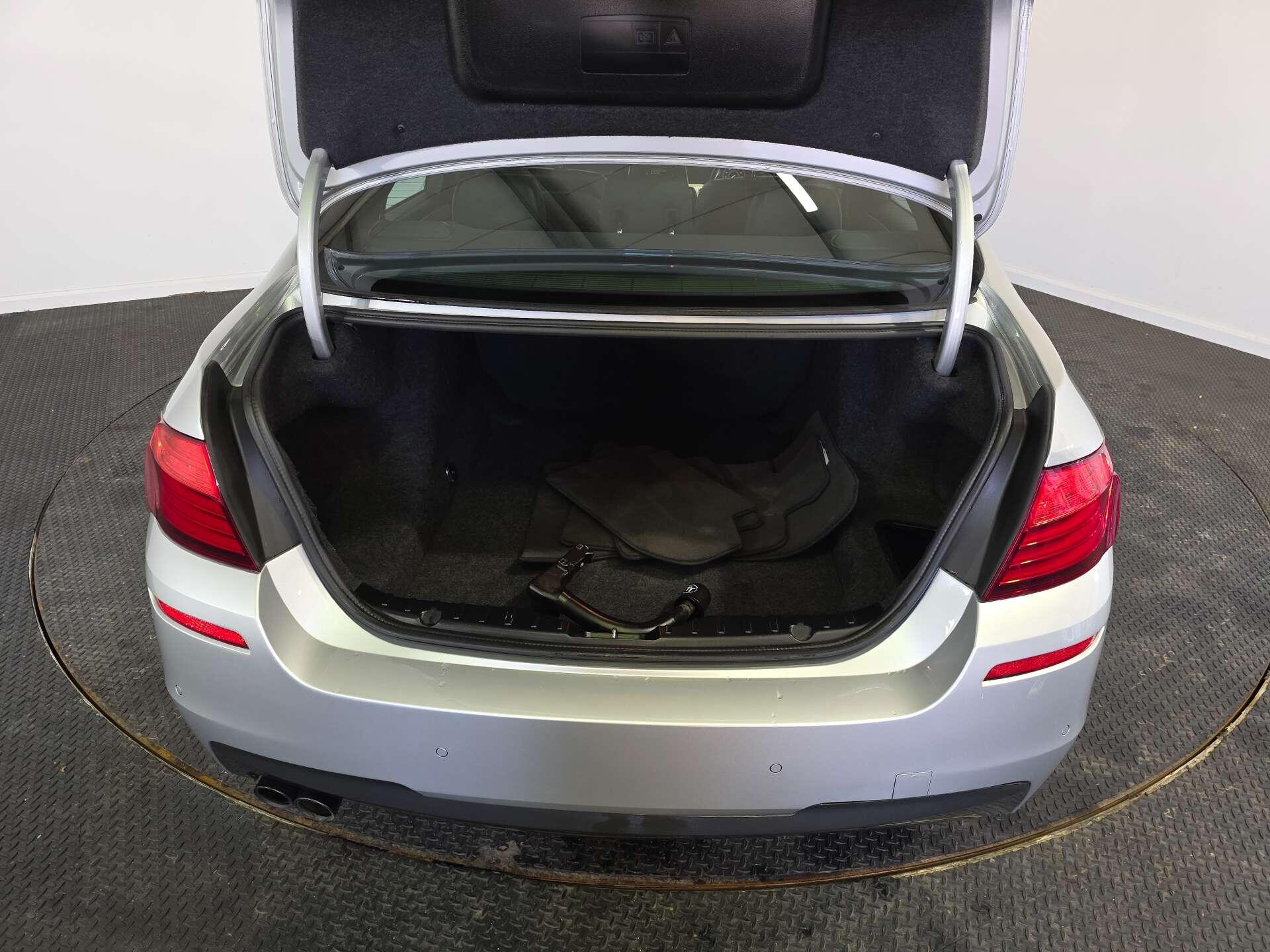 BMW 5 Series view 46