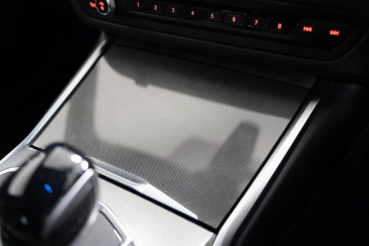 BMW 3 Series view 18