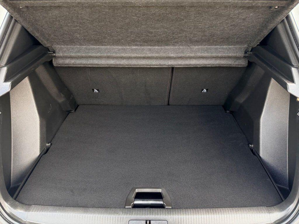 Peugeot E-2008 view 28